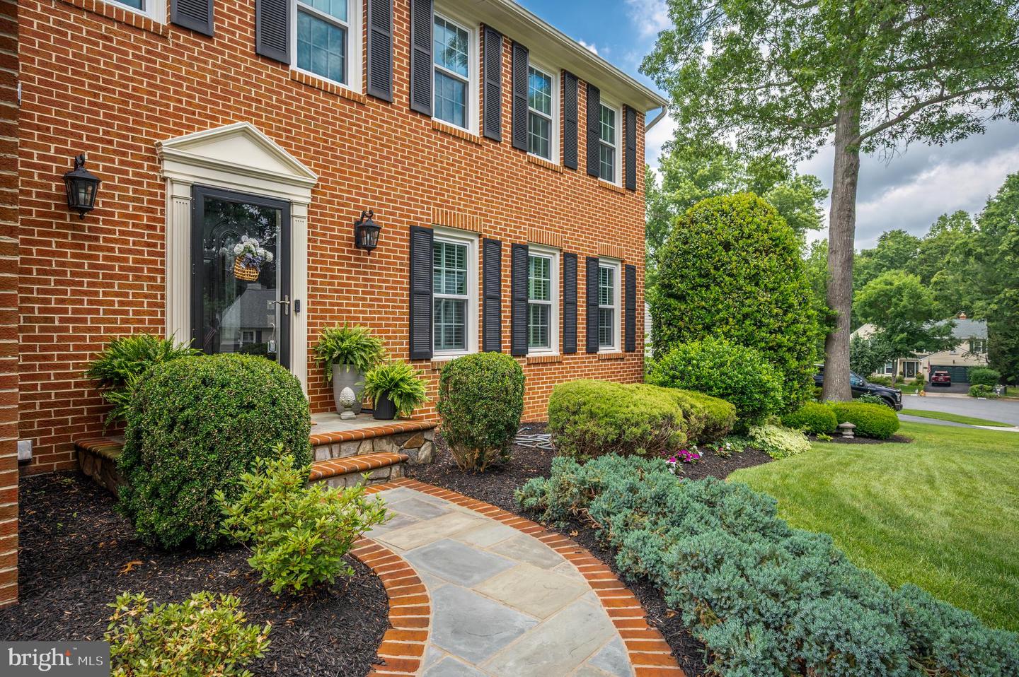 8058 OAK CREST LN, FAIRFAX STATION, Virginia 22039, 4 Bedrooms Bedrooms, ,2 BathroomsBathrooms,Residential,For sale,8058 OAK CREST LN,VAFX2246230 MLS # VAFX2246230