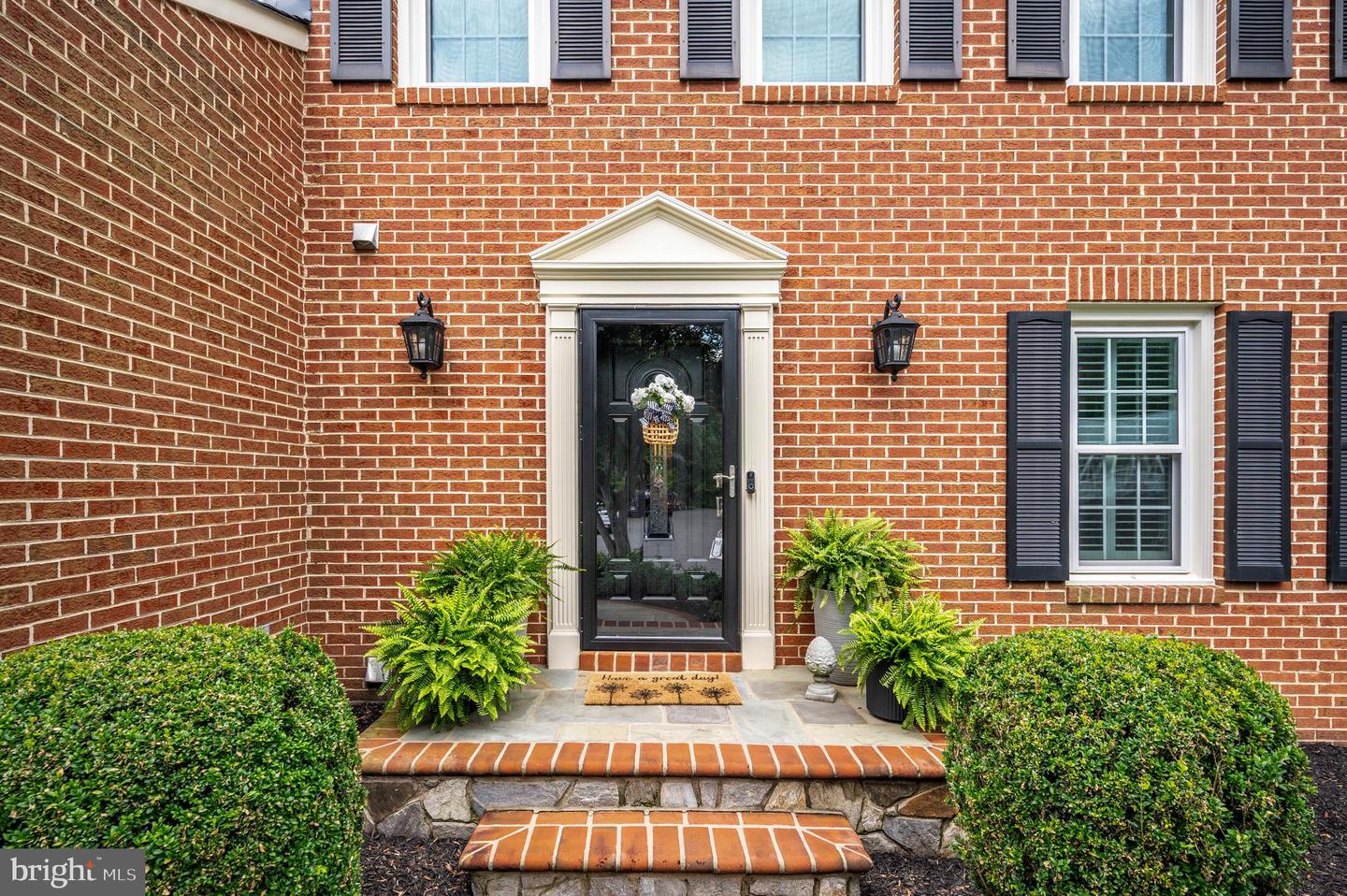 8058 OAK CREST LN, FAIRFAX STATION, Virginia 22039, 4 Bedrooms Bedrooms, ,2 BathroomsBathrooms,Residential,For sale,8058 OAK CREST LN,VAFX2246230 MLS # VAFX2246230
