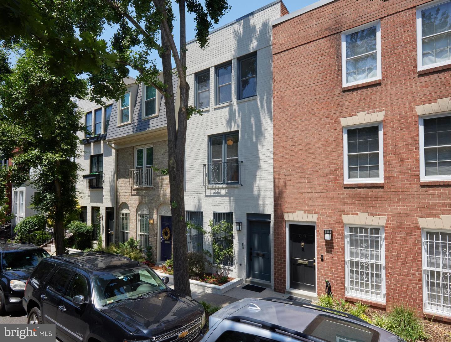 2009 HILLYER PL NW, WASHINGTON, District Of Columbia 20009, 3 Bedrooms Bedrooms, ,3 BathroomsBathrooms,Residential,For sale,2009 HILLYER PL NW,DCDC2168188 MLS # DCDC2168188