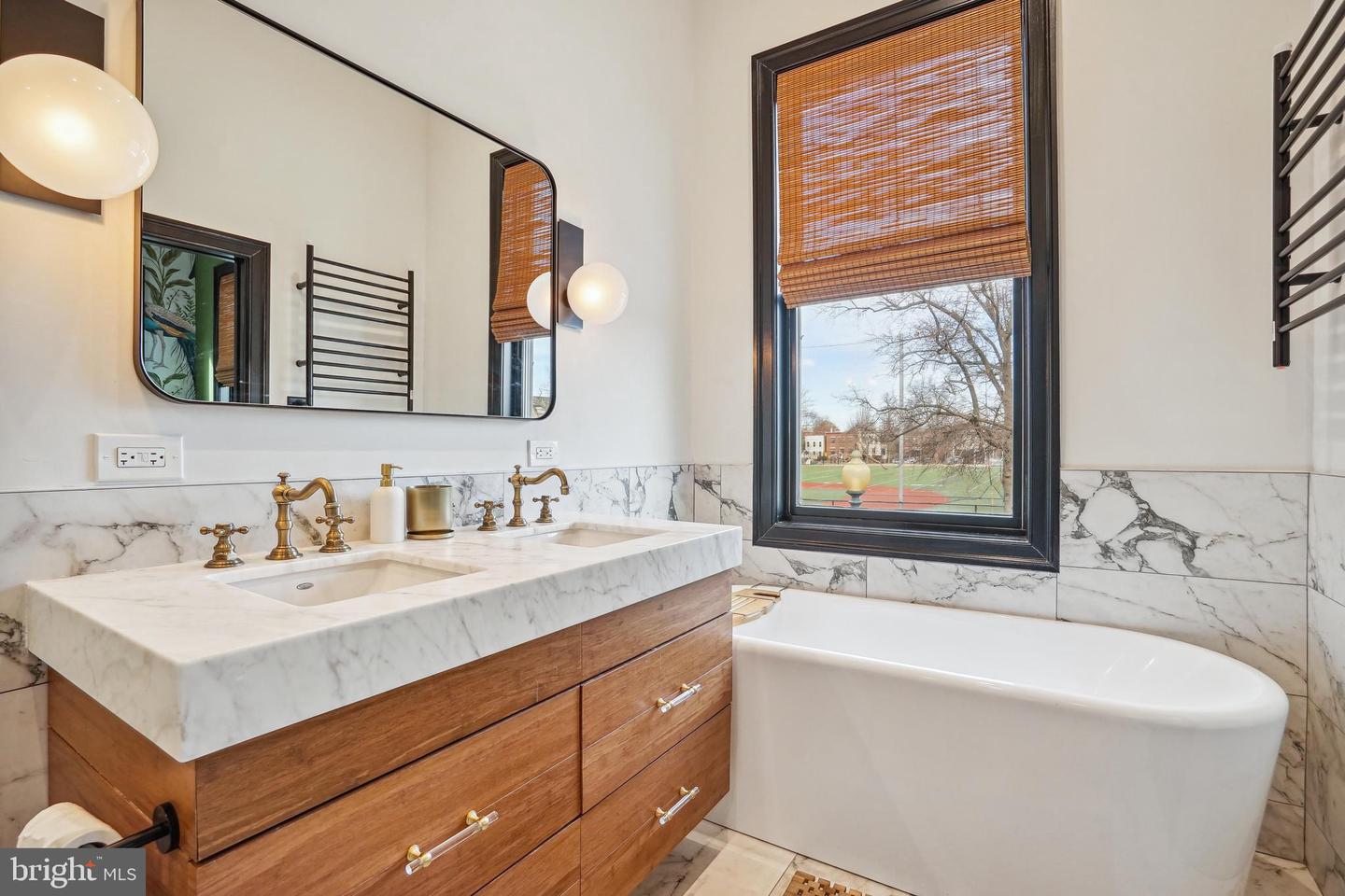 1235 E ST SE, WASHINGTON, District Of Columbia 20003, 4 Bedrooms Bedrooms, ,2 BathroomsBathrooms,Residential,For sale,1235 E ST SE,DCDC2173926 MLS # DCDC2173926