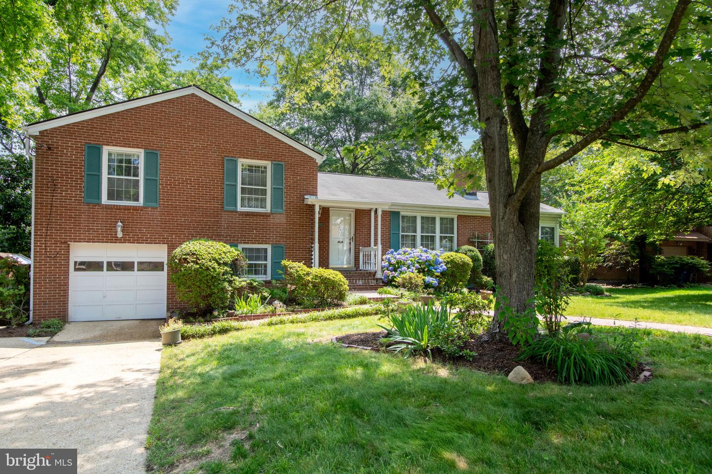 6903 CLEMSON DR, ALEXANDRIA, Virginia 22307, 3 Bedrooms Bedrooms, ,3 BathroomsBathrooms,Residential,For sale,6903 CLEMSON DR,VAFX2230142 MLS # VAFX2230142