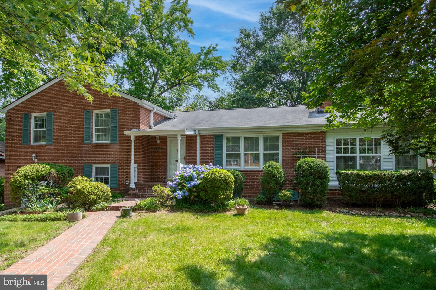 6903 CLEMSON DR, ALEXANDRIA, Virginia 22307, 3 Bedrooms Bedrooms, ,3 BathroomsBathrooms,Residential,For sale,6903 CLEMSON DR,VAFX2230142 MLS # VAFX2230142