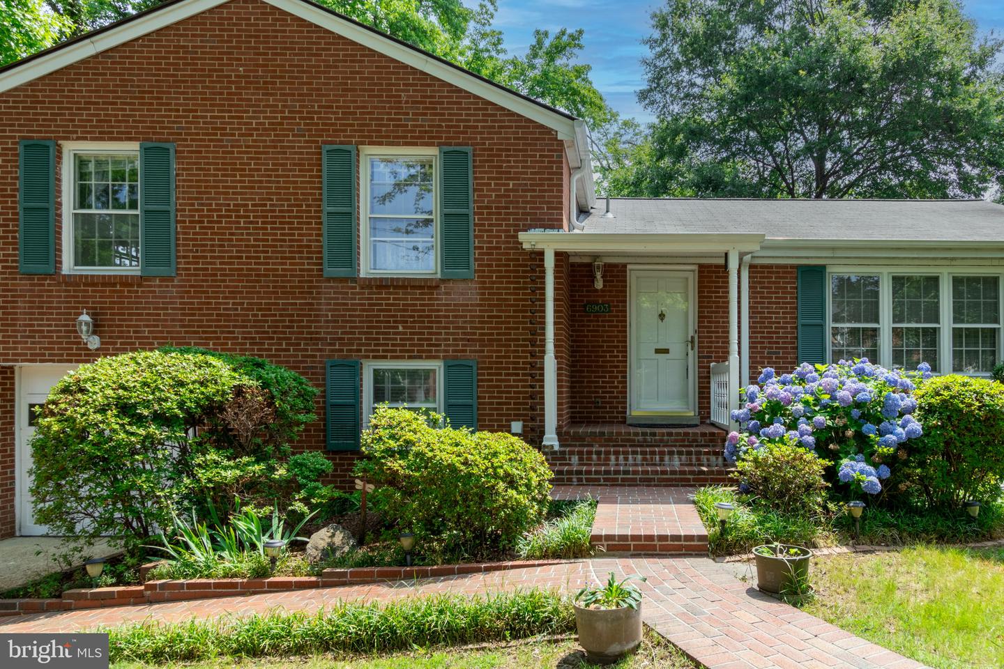 6903 CLEMSON DR, ALEXANDRIA, Virginia 22307, 3 Bedrooms Bedrooms, ,3 BathroomsBathrooms,Residential,For sale,6903 CLEMSON DR,VAFX2230142 MLS # VAFX2230142