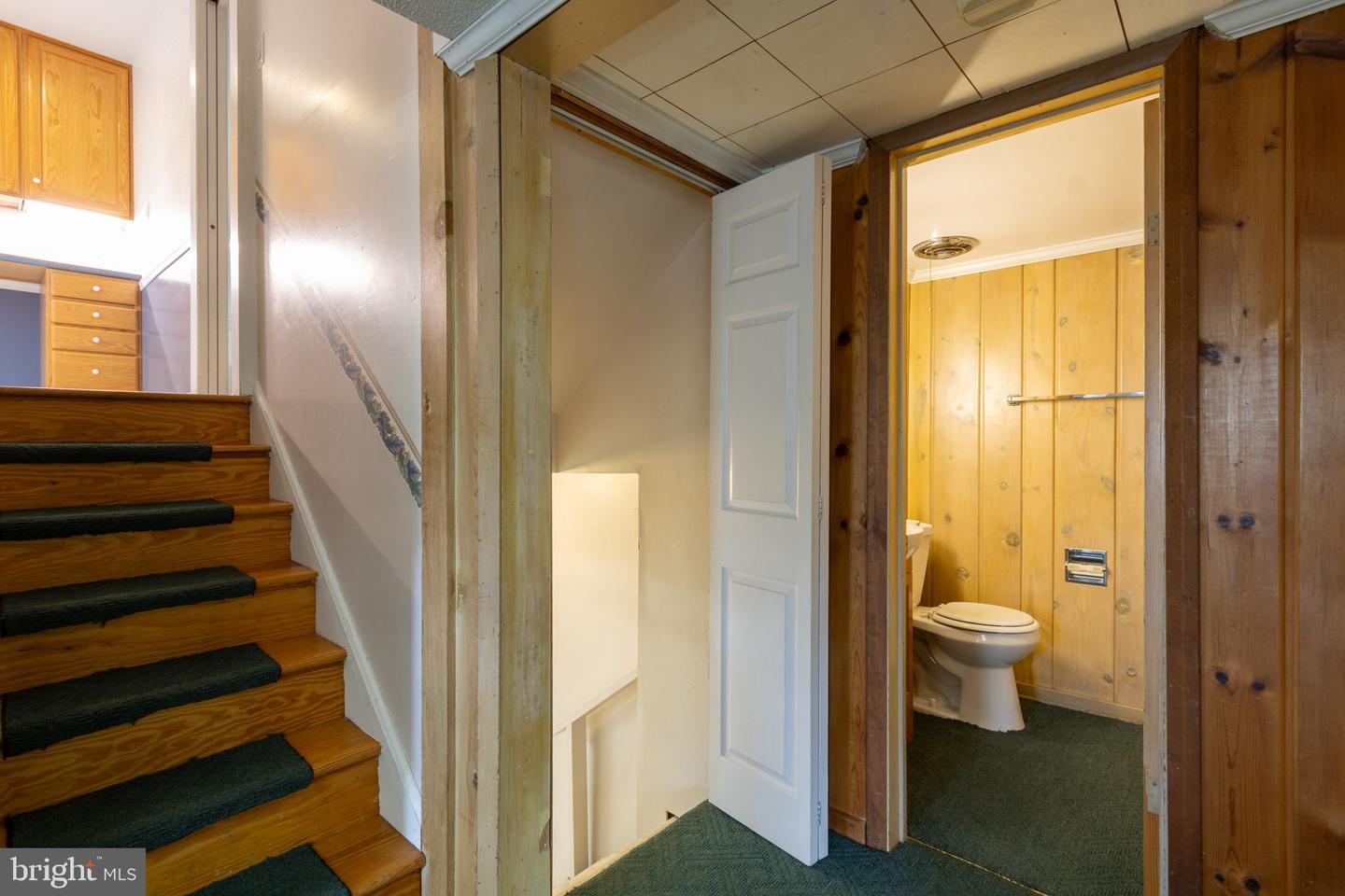6903 CLEMSON DR, ALEXANDRIA, Virginia 22307, 3 Bedrooms Bedrooms, ,3 BathroomsBathrooms,Residential,For sale,6903 CLEMSON DR,VAFX2230142 MLS # VAFX2230142