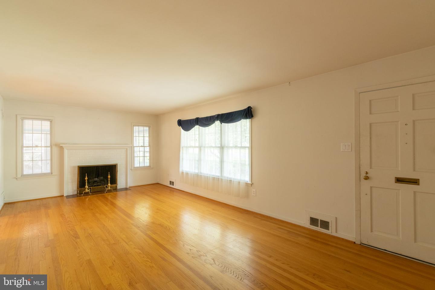 6903 CLEMSON DR, ALEXANDRIA, Virginia 22307, 3 Bedrooms Bedrooms, ,3 BathroomsBathrooms,Residential,For sale,6903 CLEMSON DR,VAFX2230142 MLS # VAFX2230142