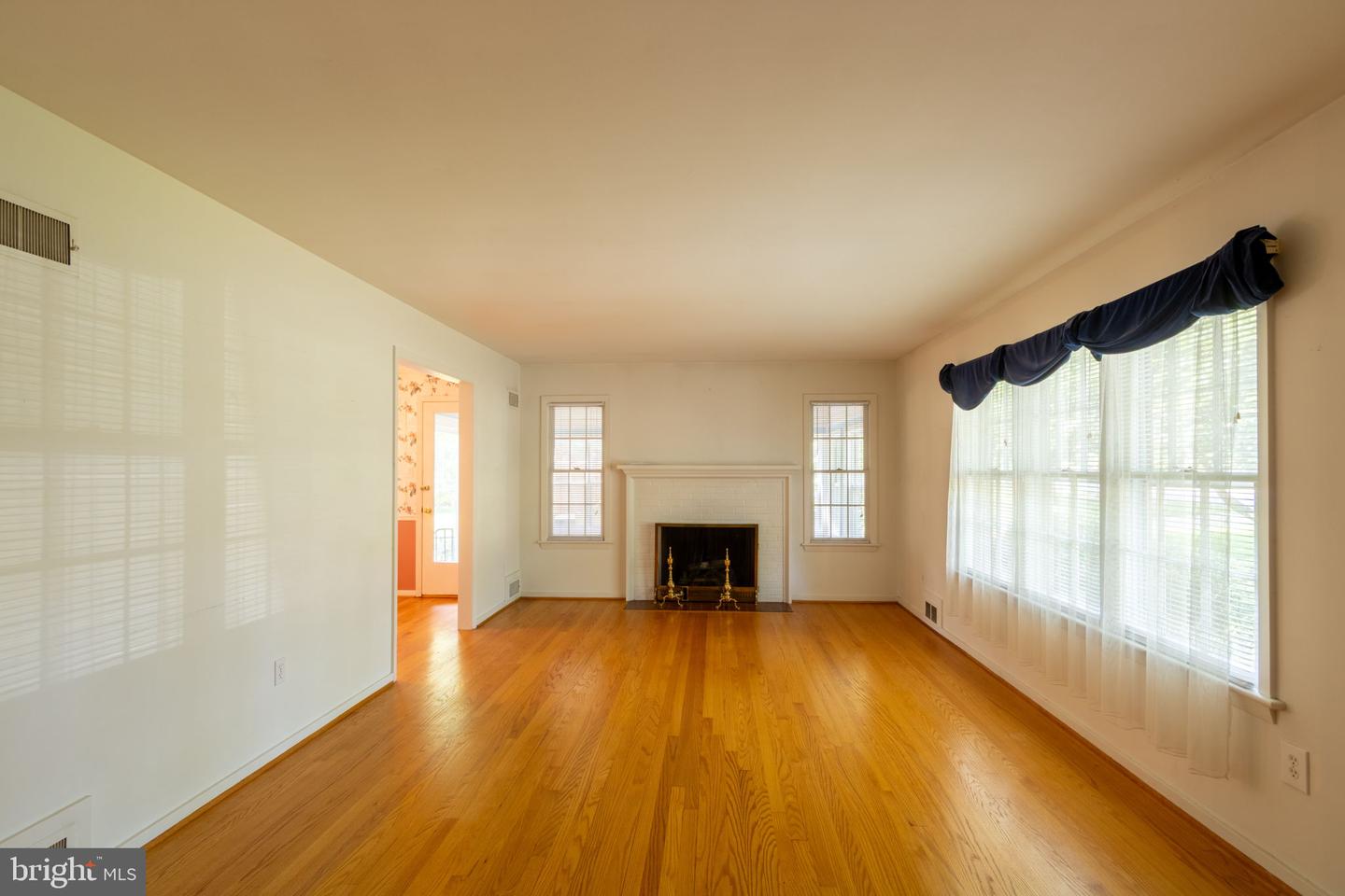 6903 CLEMSON DR, ALEXANDRIA, Virginia 22307, 3 Bedrooms Bedrooms, ,3 BathroomsBathrooms,Residential,For sale,6903 CLEMSON DR,VAFX2230142 MLS # VAFX2230142