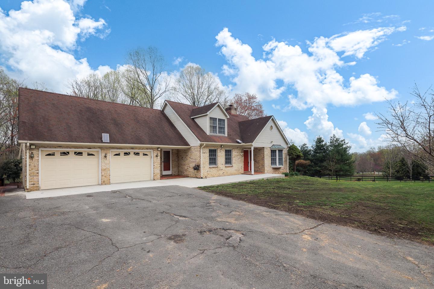 13904 TAYLORSTOWN RD, LEESBURG, Virginia 20176, 5 Bedrooms Bedrooms, ,3 BathroomsBathrooms,Residential,For sale,13904 TAYLORSTOWN RD,VALO2092454 MLS # VALO2092454