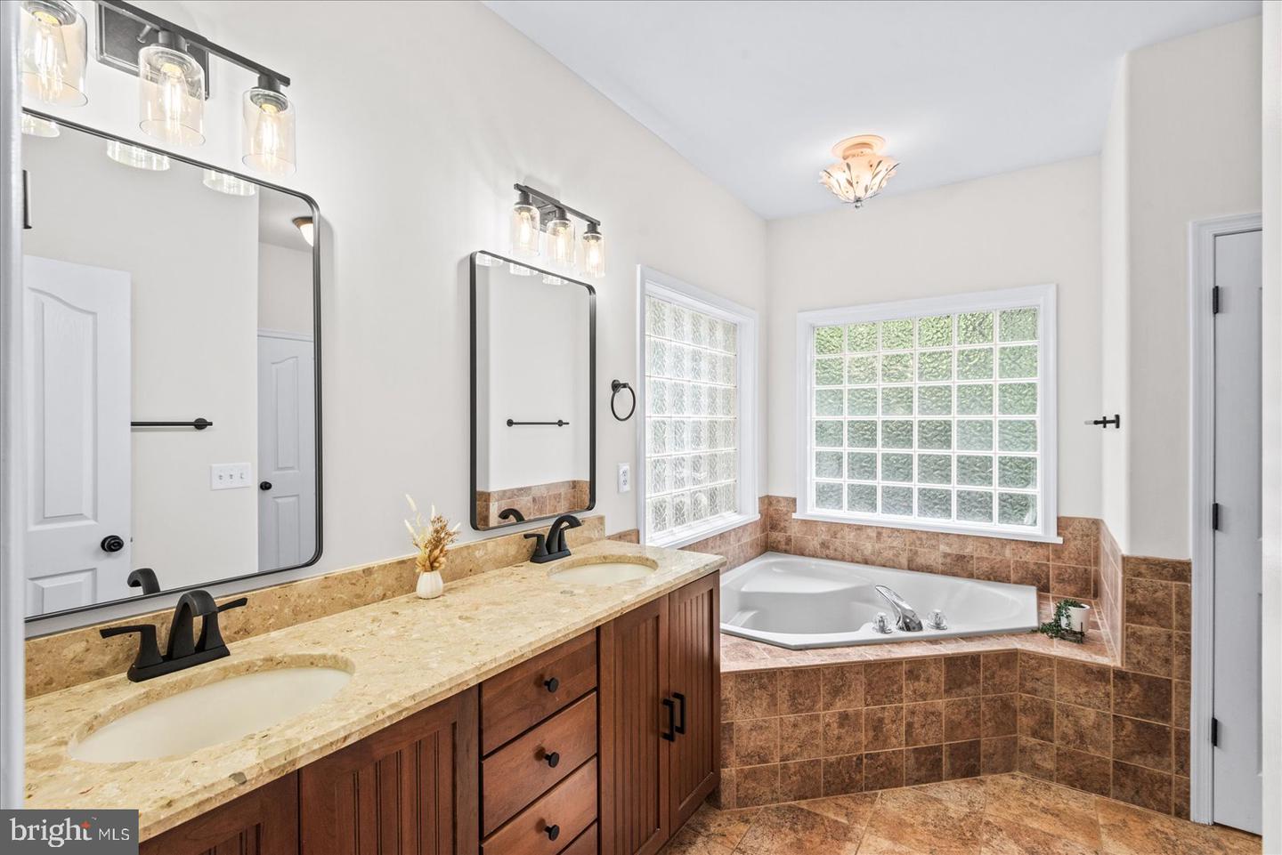 7924 GOLD LEAF CIR, SPOTSYLVANIA, Virginia 22551, 5 Bedrooms Bedrooms, ,4 BathroomsBathrooms,Residential,For sale,7924 GOLD LEAF CIR,VASP2032052 MLS # VASP2032052