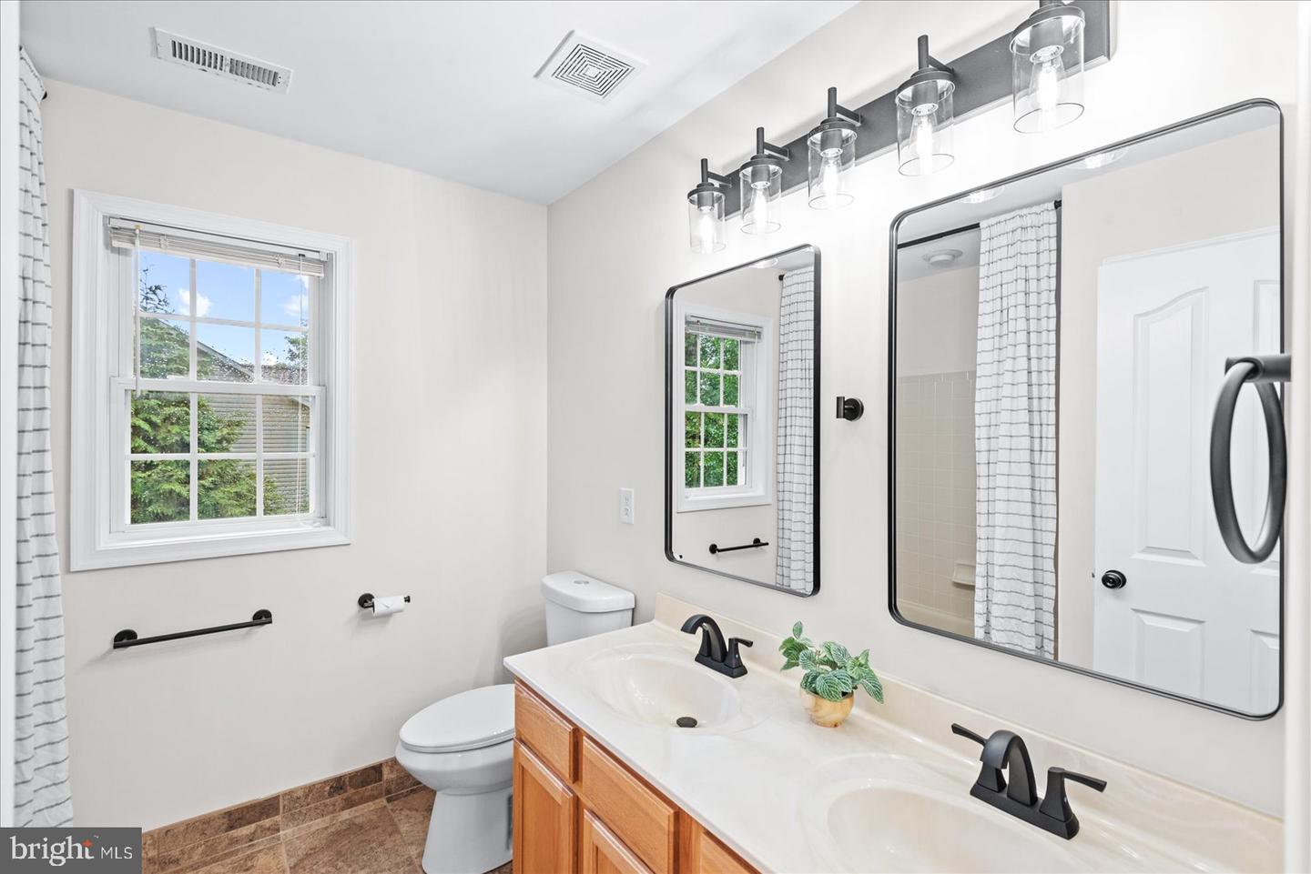 7924 GOLD LEAF CIR, SPOTSYLVANIA, Virginia 22551, 5 Bedrooms Bedrooms, ,4 BathroomsBathrooms,Residential,For sale,7924 GOLD LEAF CIR,VASP2032052 MLS # VASP2032052