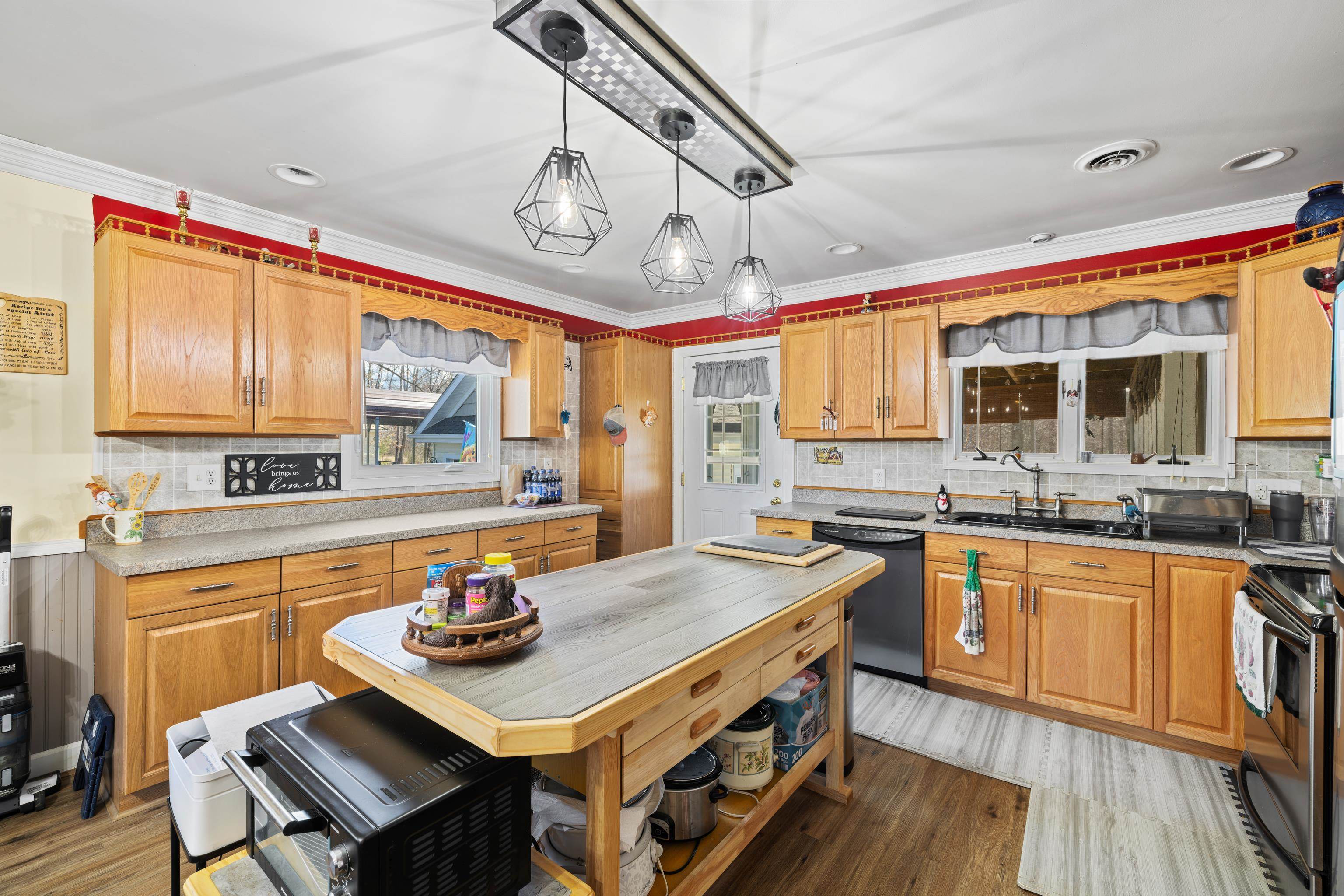 1751 NEW HOPE AND CRIMORA RD, CRIMORA, Virginia 24431, 5 Bedrooms Bedrooms, ,2 BathroomsBathrooms,Residential,1751 NEW HOPE AND CRIMORA RD,662586 MLS # 662586