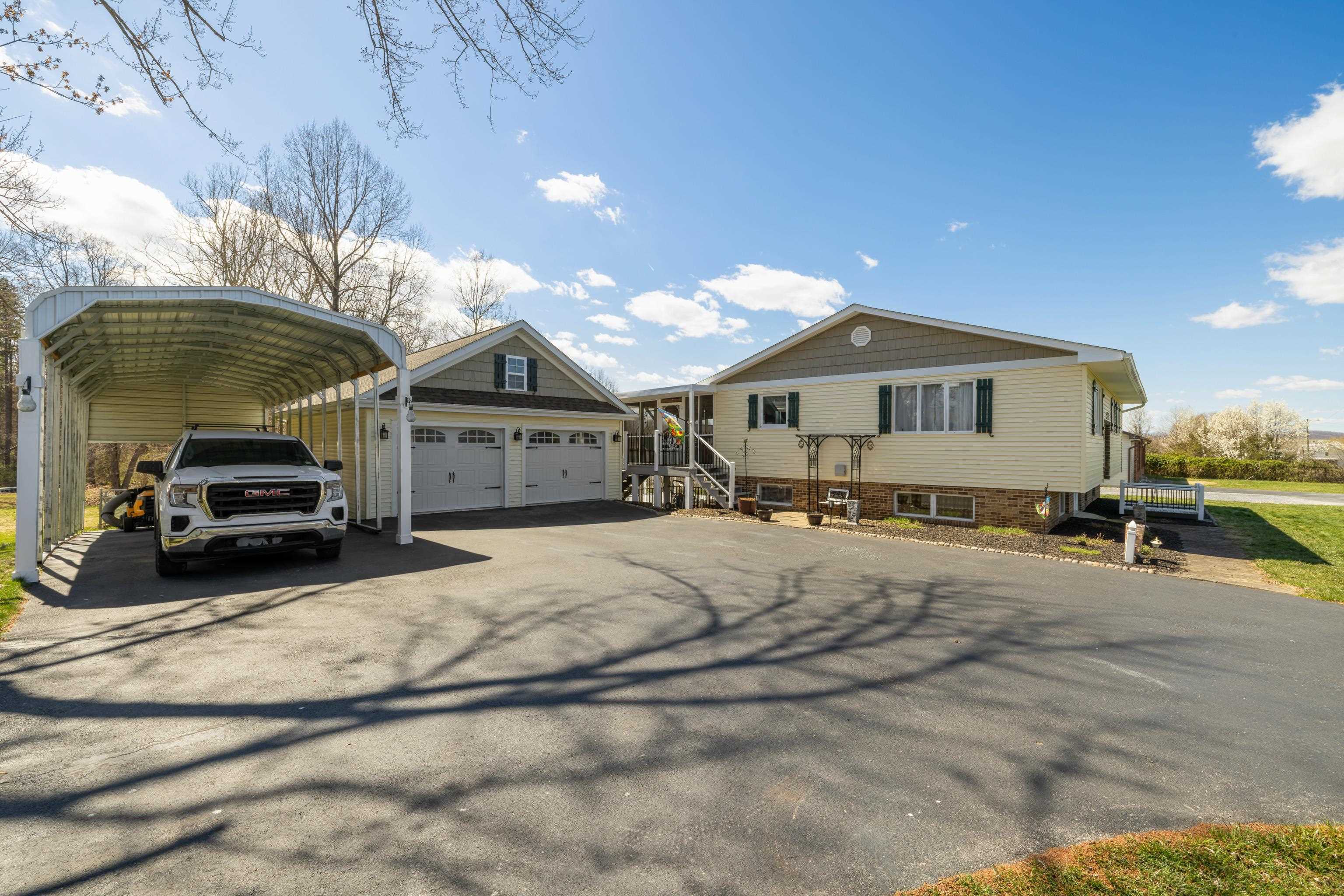 1751 NEW HOPE AND CRIMORA RD, CRIMORA, Virginia 24431, 5 Bedrooms Bedrooms, ,2 BathroomsBathrooms,Residential,1751 NEW HOPE AND CRIMORA RD,662586 MLS # 662586