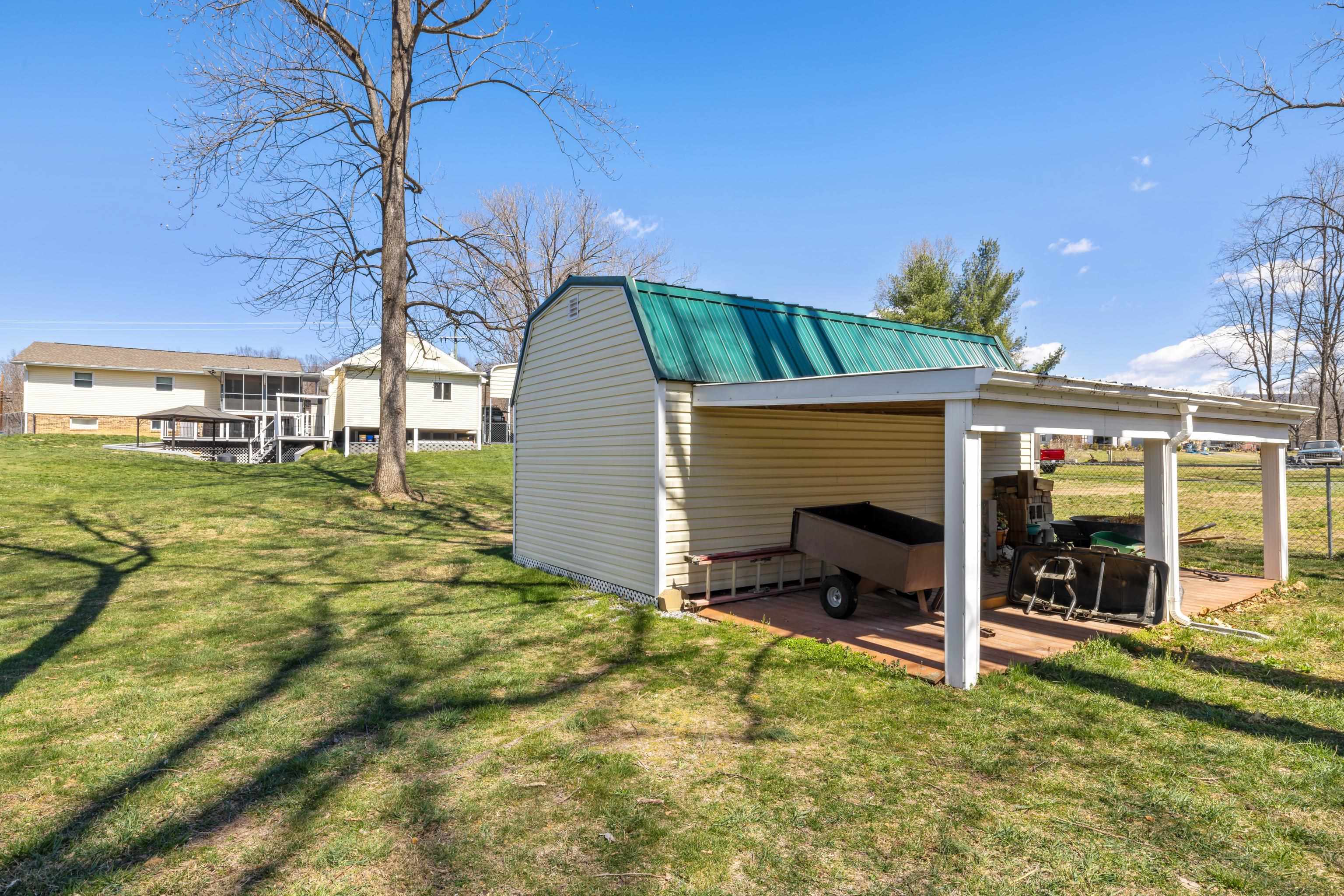 1751 NEW HOPE AND CRIMORA RD, CRIMORA, Virginia 24431, 5 Bedrooms Bedrooms, ,2 BathroomsBathrooms,Residential,1751 NEW HOPE AND CRIMORA RD,662586 MLS # 662586