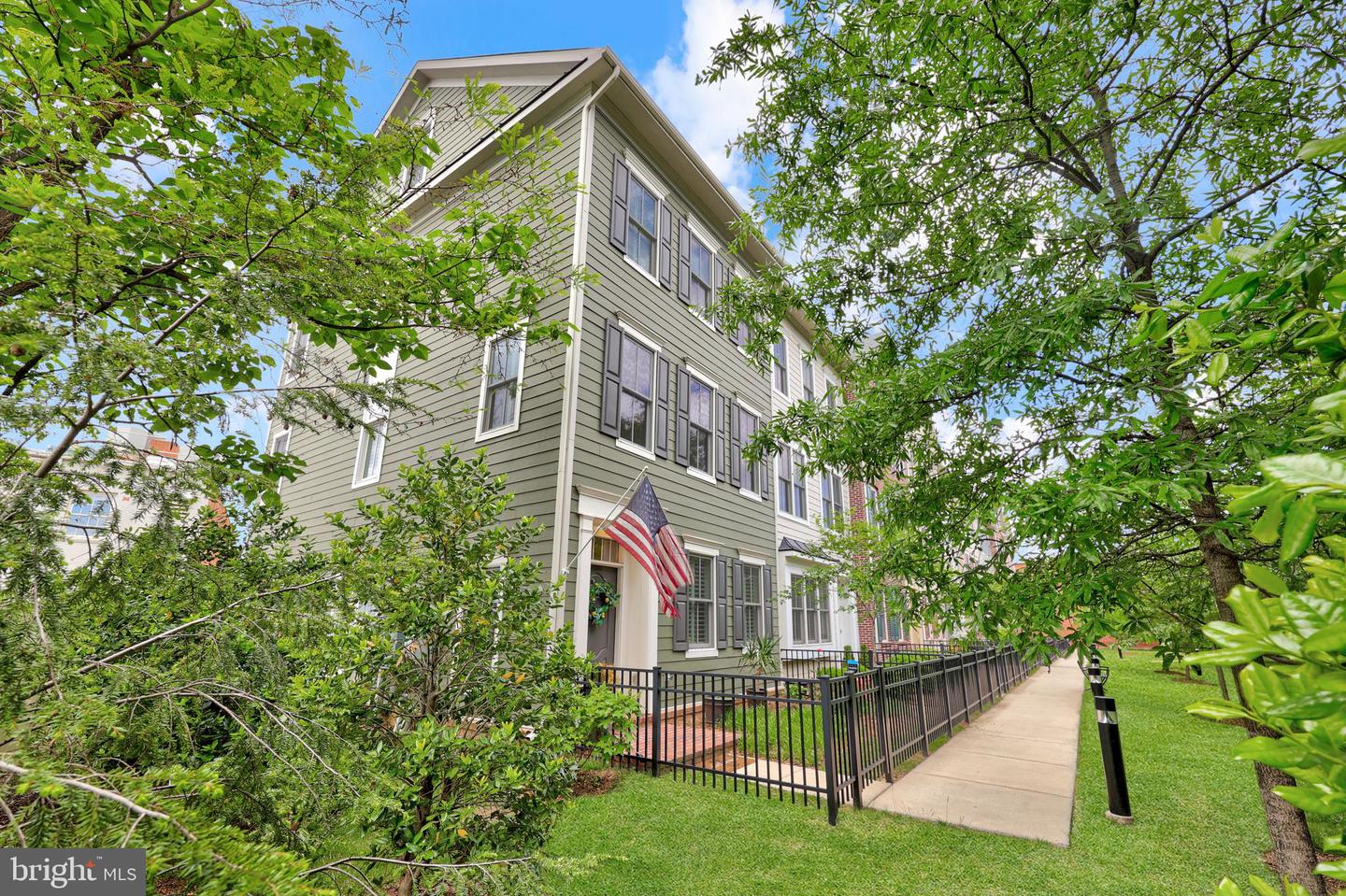 1353 POWHATAN ST, ALEXANDRIA, Virginia 22314, 3 Bedrooms Bedrooms, ,3 BathroomsBathrooms,Residential,For sale,1353 POWHATAN ST,VAAX2044042 MLS # VAAX2044042