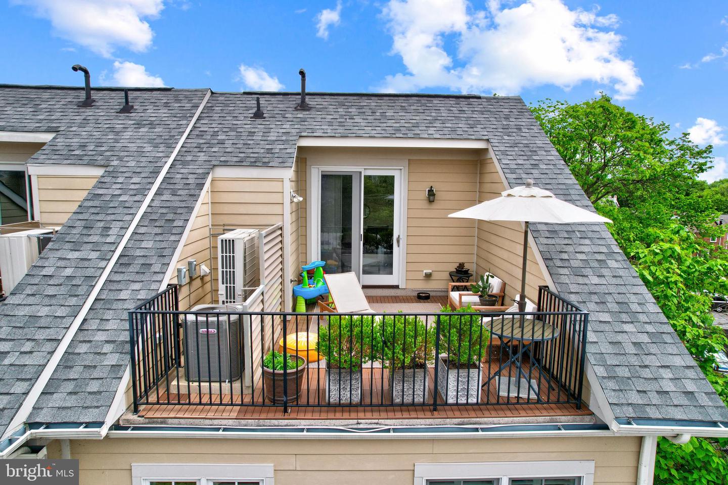 1353 POWHATAN ST, ALEXANDRIA, Virginia 22314, 3 Bedrooms Bedrooms, ,3 BathroomsBathrooms,Residential,For sale,1353 POWHATAN ST,VAAX2044042 MLS # VAAX2044042