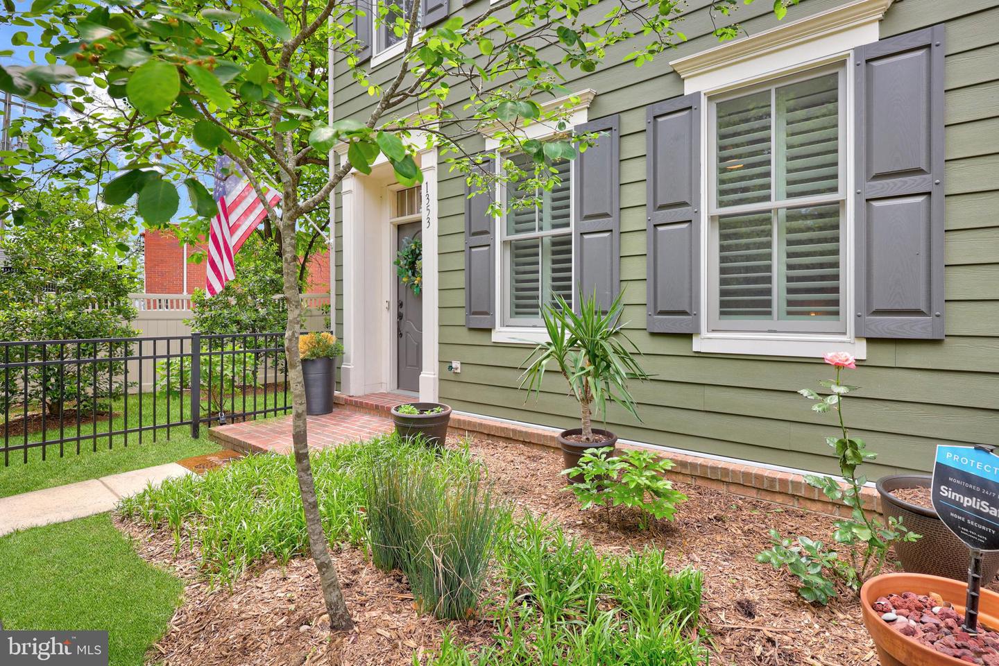 1353 POWHATAN ST, ALEXANDRIA, Virginia 22314, 3 Bedrooms Bedrooms, ,3 BathroomsBathrooms,Residential,For sale,1353 POWHATAN ST,VAAX2044042 MLS # VAAX2044042