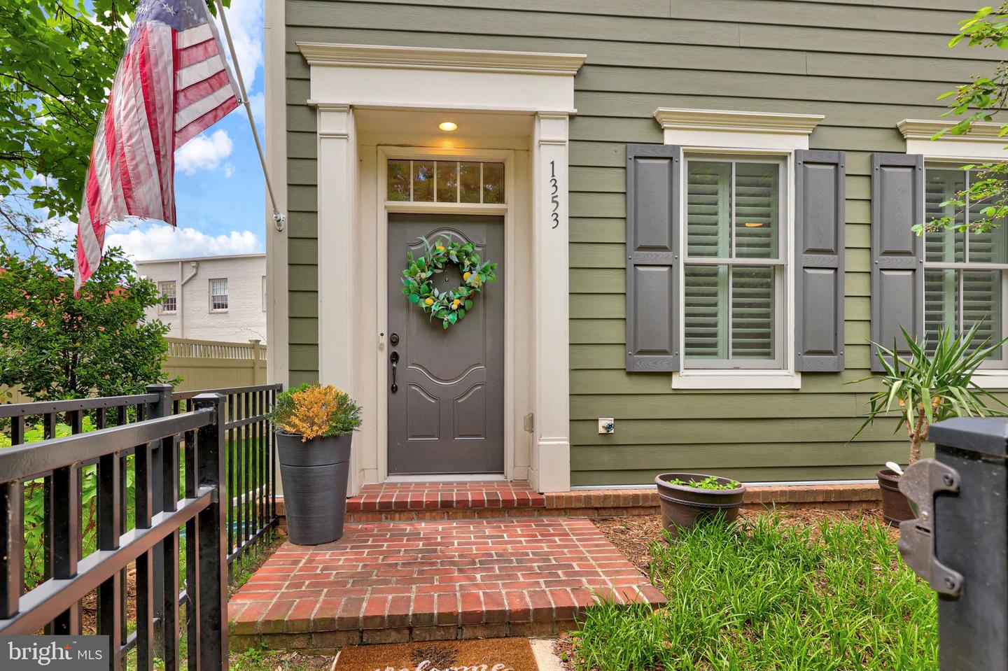 1353 POWHATAN ST, ALEXANDRIA, Virginia 22314, 3 Bedrooms Bedrooms, ,3 BathroomsBathrooms,Residential,For sale,1353 POWHATAN ST,VAAX2044042 MLS # VAAX2044042