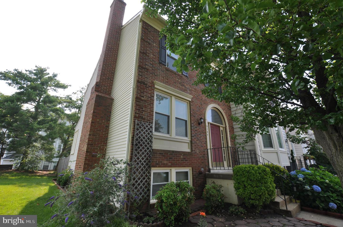 6154 JOUST LN, ALEXANDRIA, Virginia 22315, 2 Bedrooms Bedrooms, ,3 BathroomsBathrooms,Residential,For sale,6154 JOUST LN,VAFX2234268 MLS # VAFX2234268