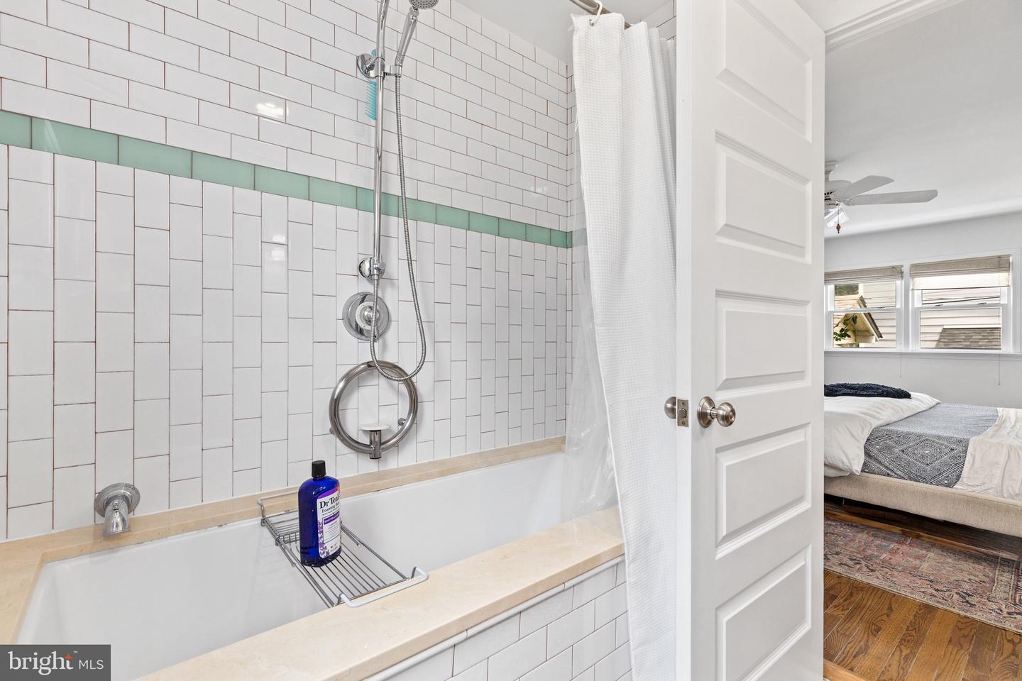 19 W WYATT AVE, ALEXANDRIA, Virginia 22301, 4 Bedrooms Bedrooms, ,3 BathroomsBathrooms,Residential,For sale,19 W WYATT AVE,VAAX2044468 MLS # VAAX2044468