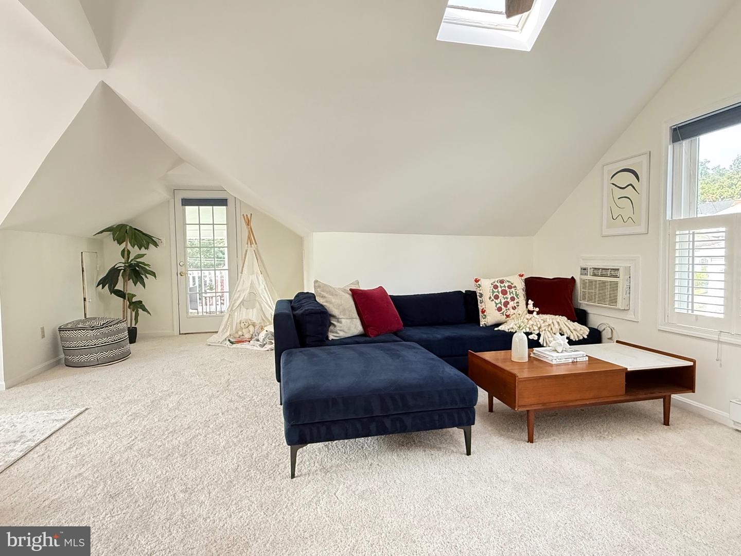 19 W WYATT AVE, ALEXANDRIA, Virginia 22301, 4 Bedrooms Bedrooms, ,3 BathroomsBathrooms,Residential,For sale,19 W WYATT AVE,VAAX2044468 MLS # VAAX2044468