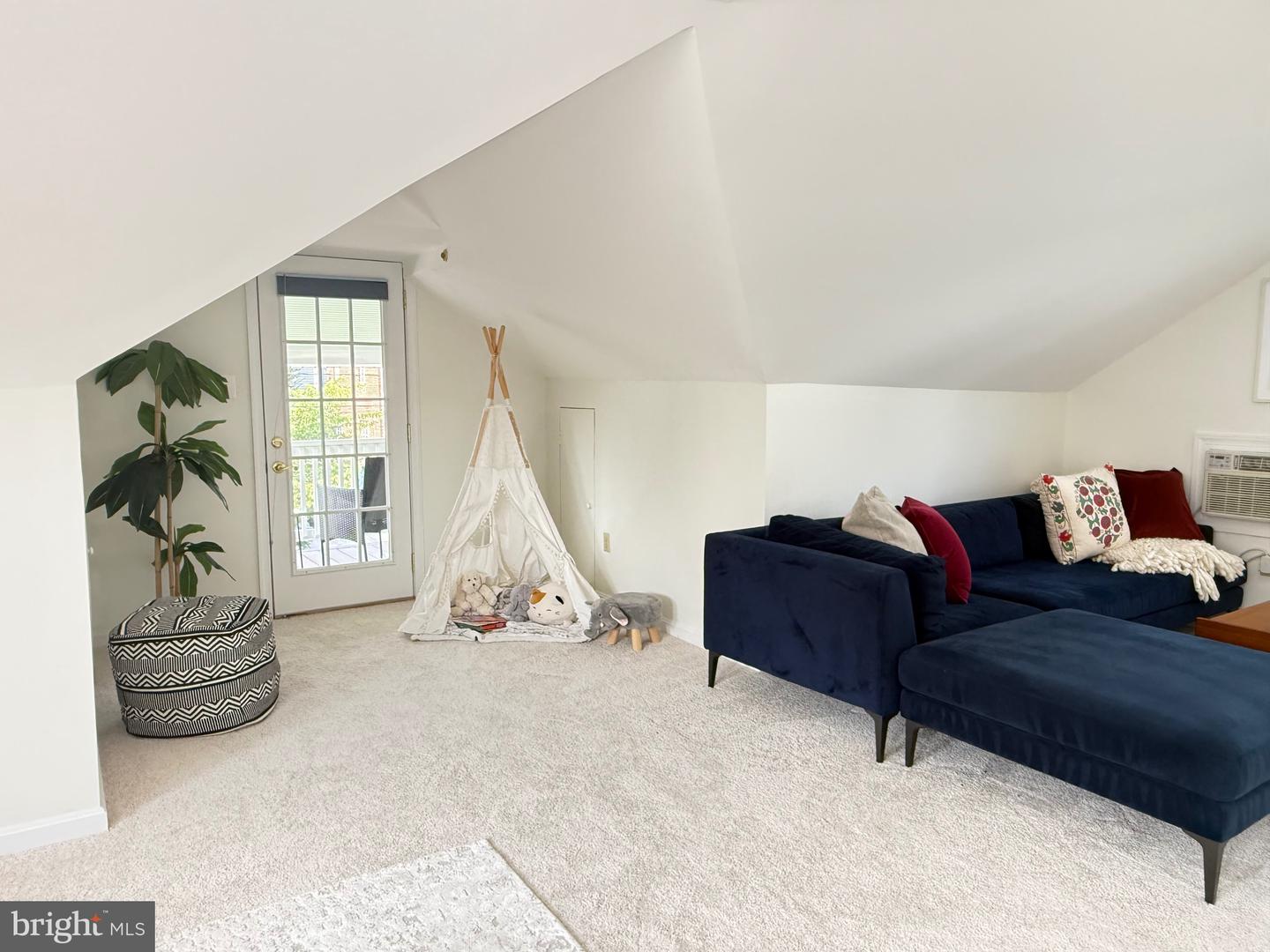 19 W WYATT AVE, ALEXANDRIA, Virginia 22301, 4 Bedrooms Bedrooms, ,3 BathroomsBathrooms,Residential,For sale,19 W WYATT AVE,VAAX2044468 MLS # VAAX2044468