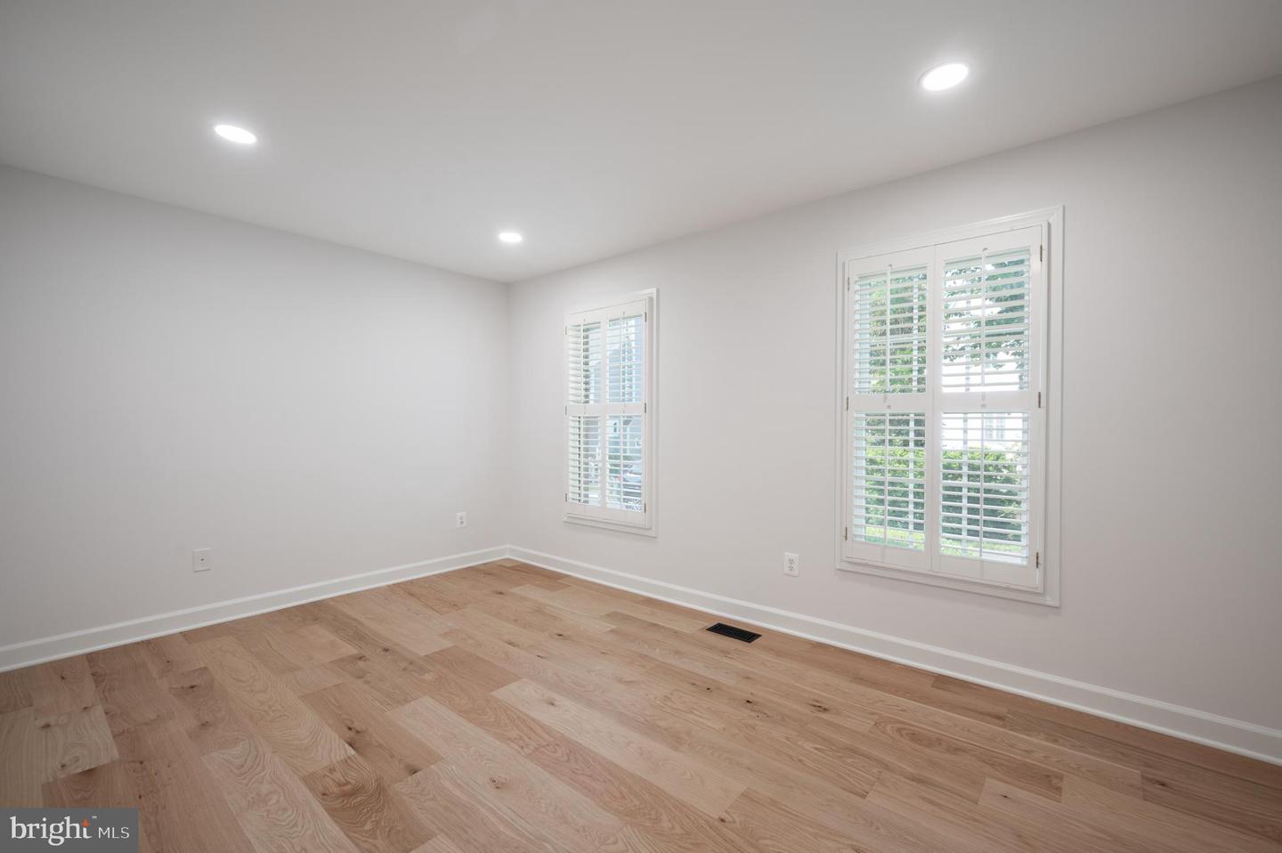 20518 SWECKER FARM PL, STERLING, Virginia 20165, 3 Bedrooms Bedrooms, ,2 BathroomsBathrooms,Residential,For sale,20518 SWECKER FARM PL,VALO2094730 MLS # VALO2094730