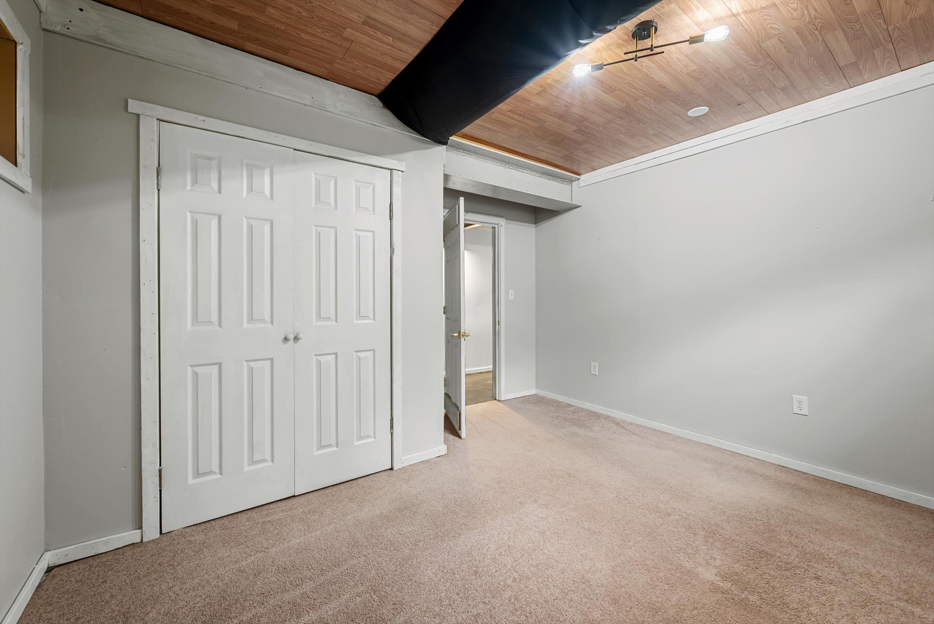 246 LOCUST LN, EDINBURG, Virginia 22824, 5 Bedrooms Bedrooms, ,3 BathroomsBathrooms,Residential,246 LOCUST LN,665736 MLS # 665736