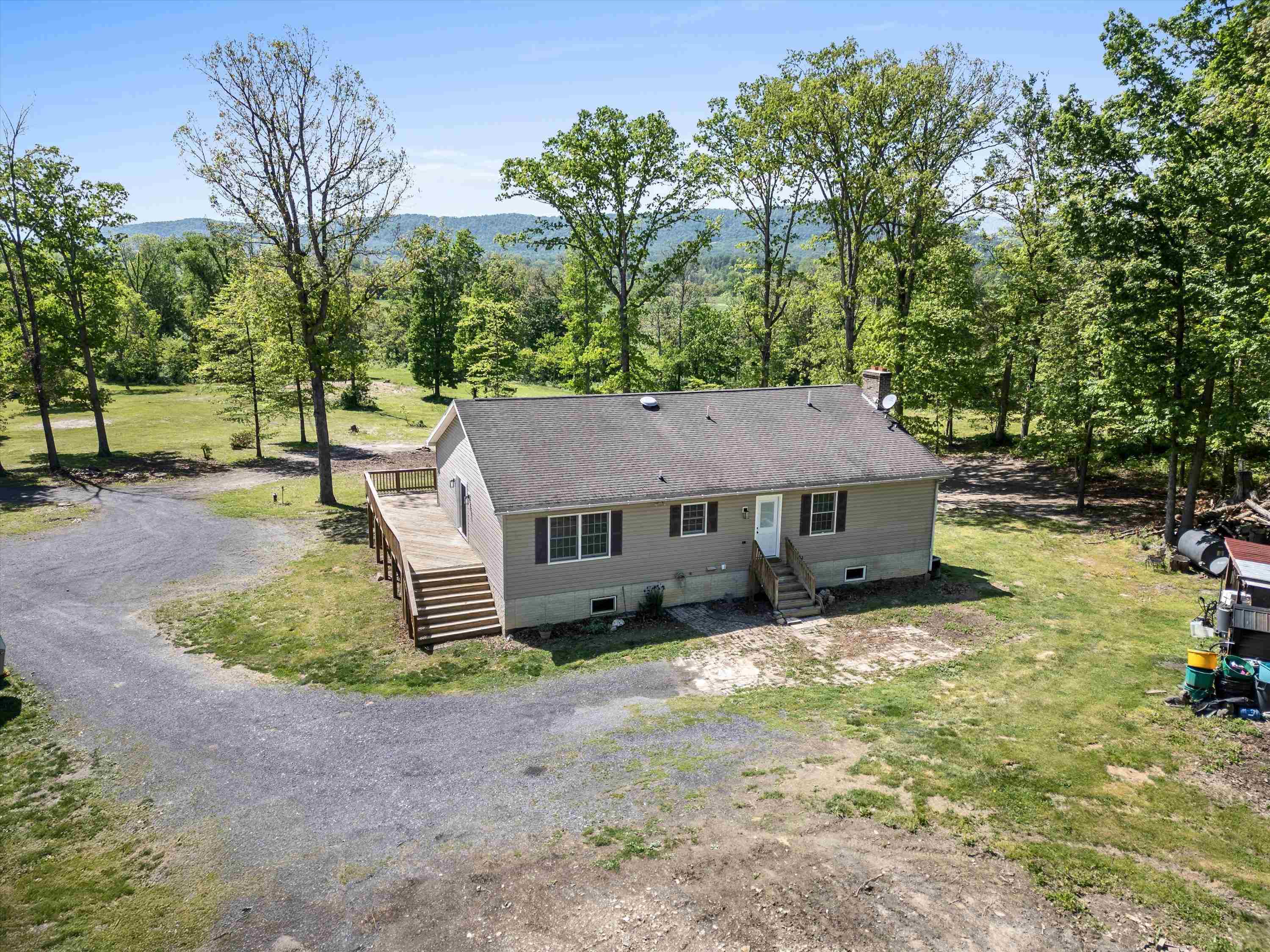 246 LOCUST LN, EDINBURG, Virginia 22824, 5 Bedrooms Bedrooms, ,3 BathroomsBathrooms,Residential,246 LOCUST LN,665736 MLS # 665736