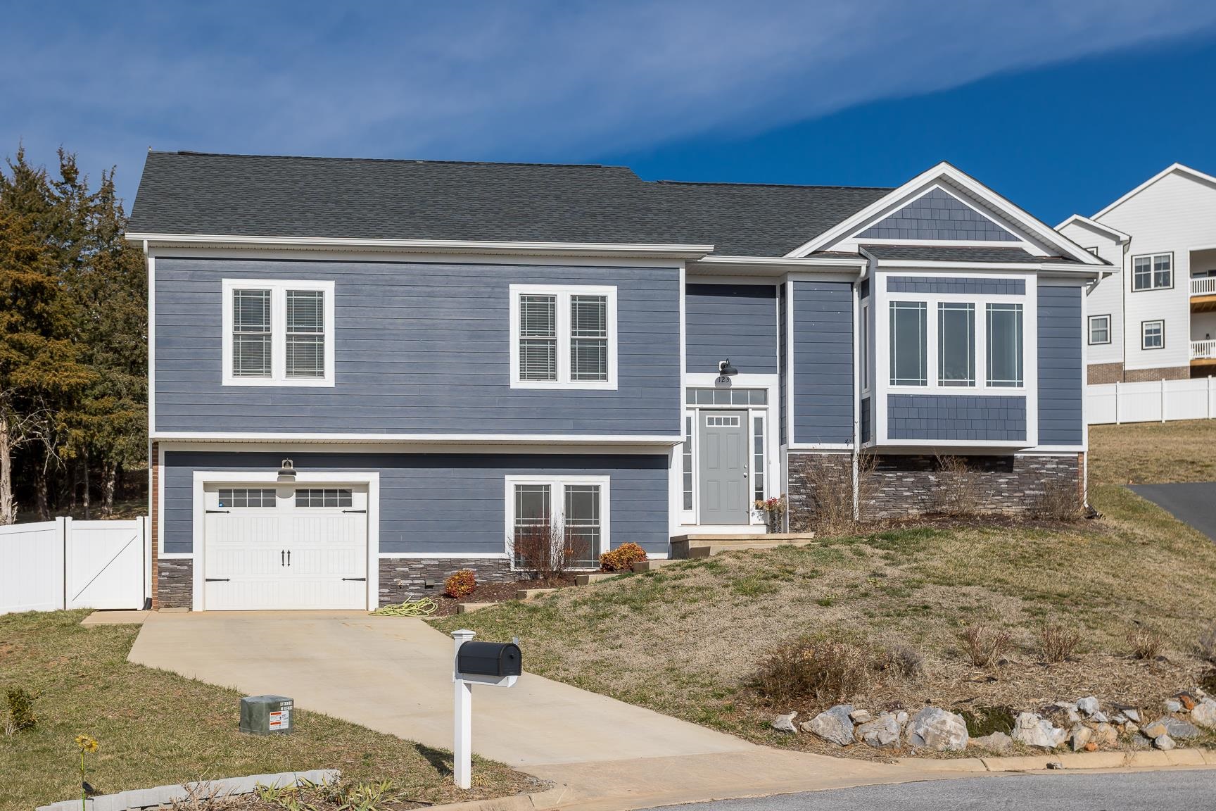 123 BEAUREGARD DR, STAUNTON, Virginia 24401, 3 Bedrooms Bedrooms, ,3 BathroomsBathrooms,Residential,123 BEAUREGARD DR,665747 MLS # 665747