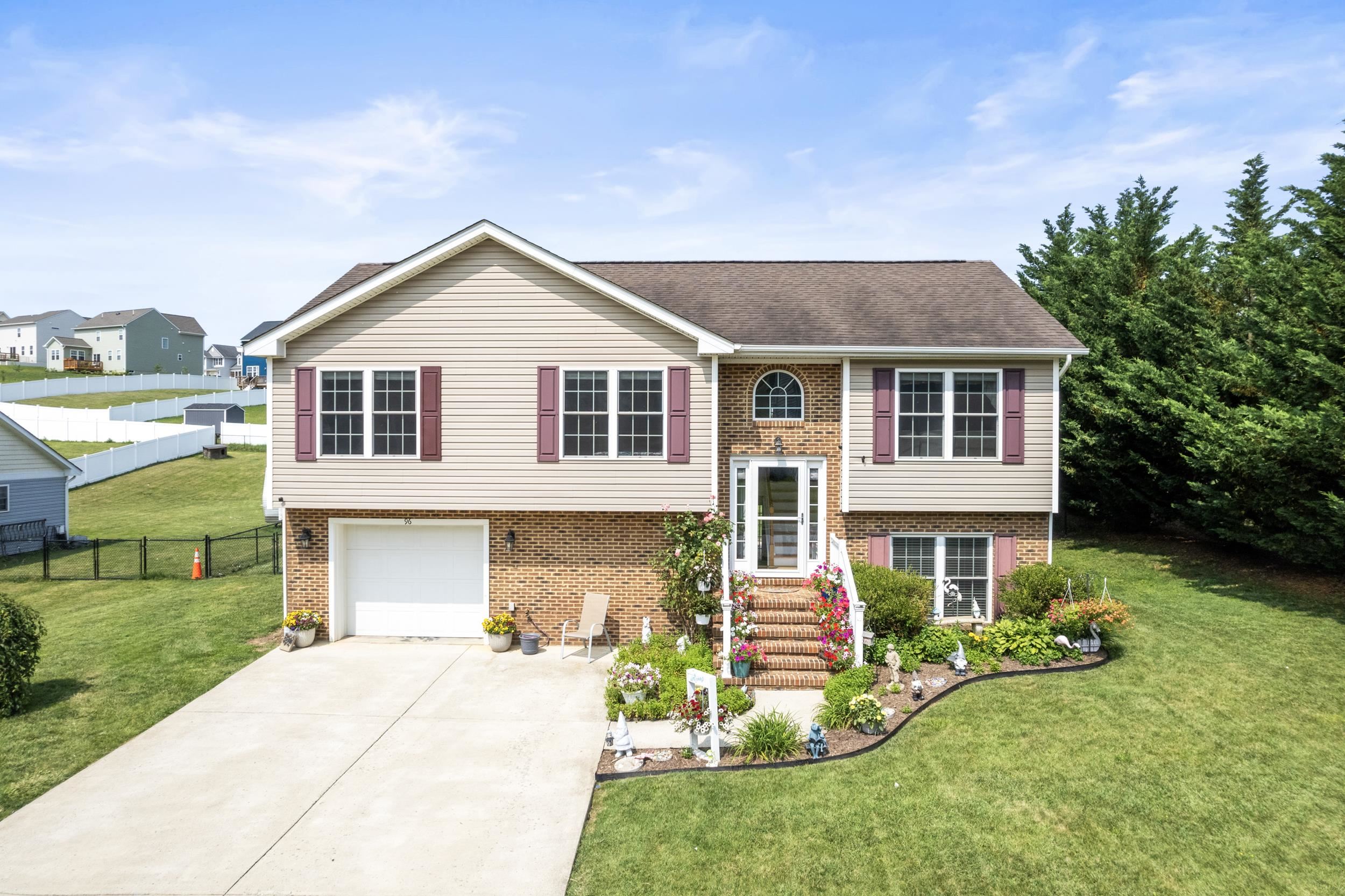96 LOFTY CIR, STUARTS DRAFT, Virginia 24477, 4 Bedrooms Bedrooms, ,3 BathroomsBathrooms,Residential,96 LOFTY CIR,665749 MLS # 665749
