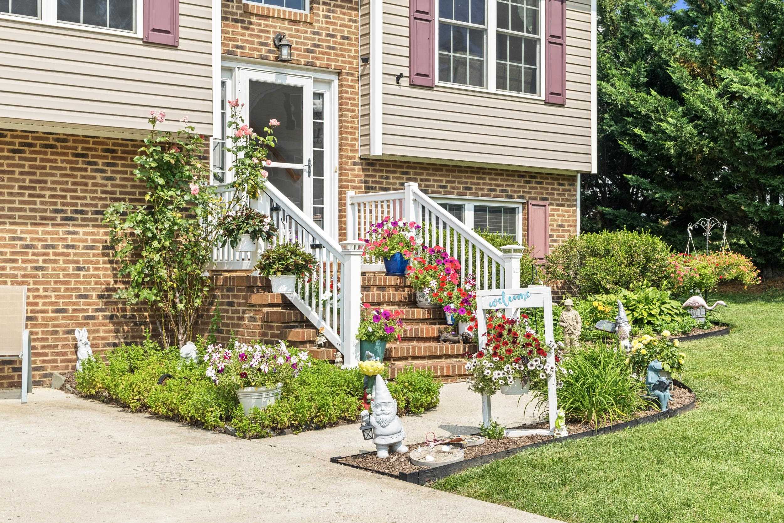 96 LOFTY CIR, STUARTS DRAFT, Virginia 24477, 4 Bedrooms Bedrooms, ,3 BathroomsBathrooms,Residential,96 LOFTY CIR,665749 MLS # 665749