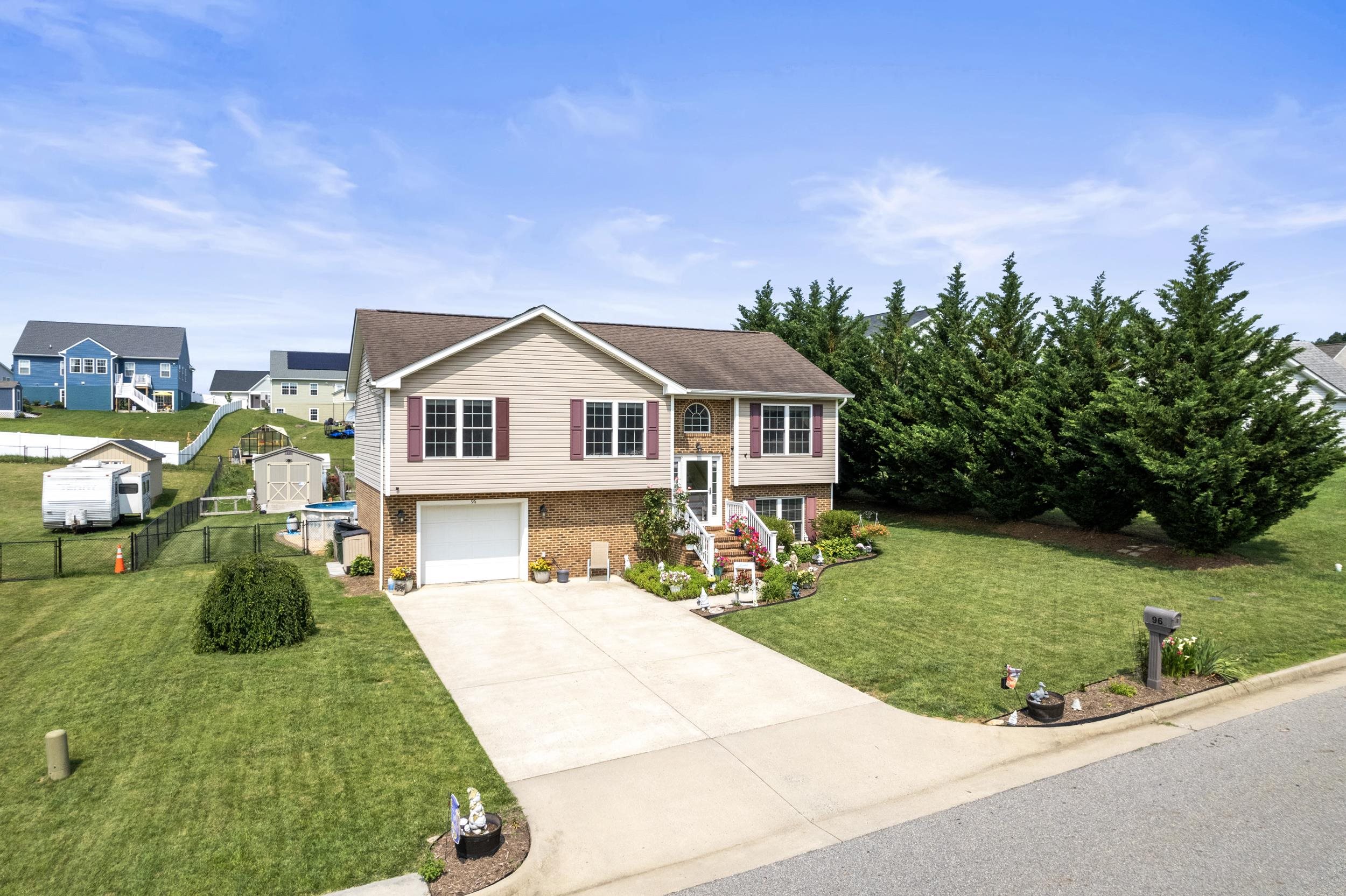96 LOFTY CIR, STUARTS DRAFT, Virginia 24477, 4 Bedrooms Bedrooms, ,3 BathroomsBathrooms,Residential,96 LOFTY CIR,665749 MLS # 665749