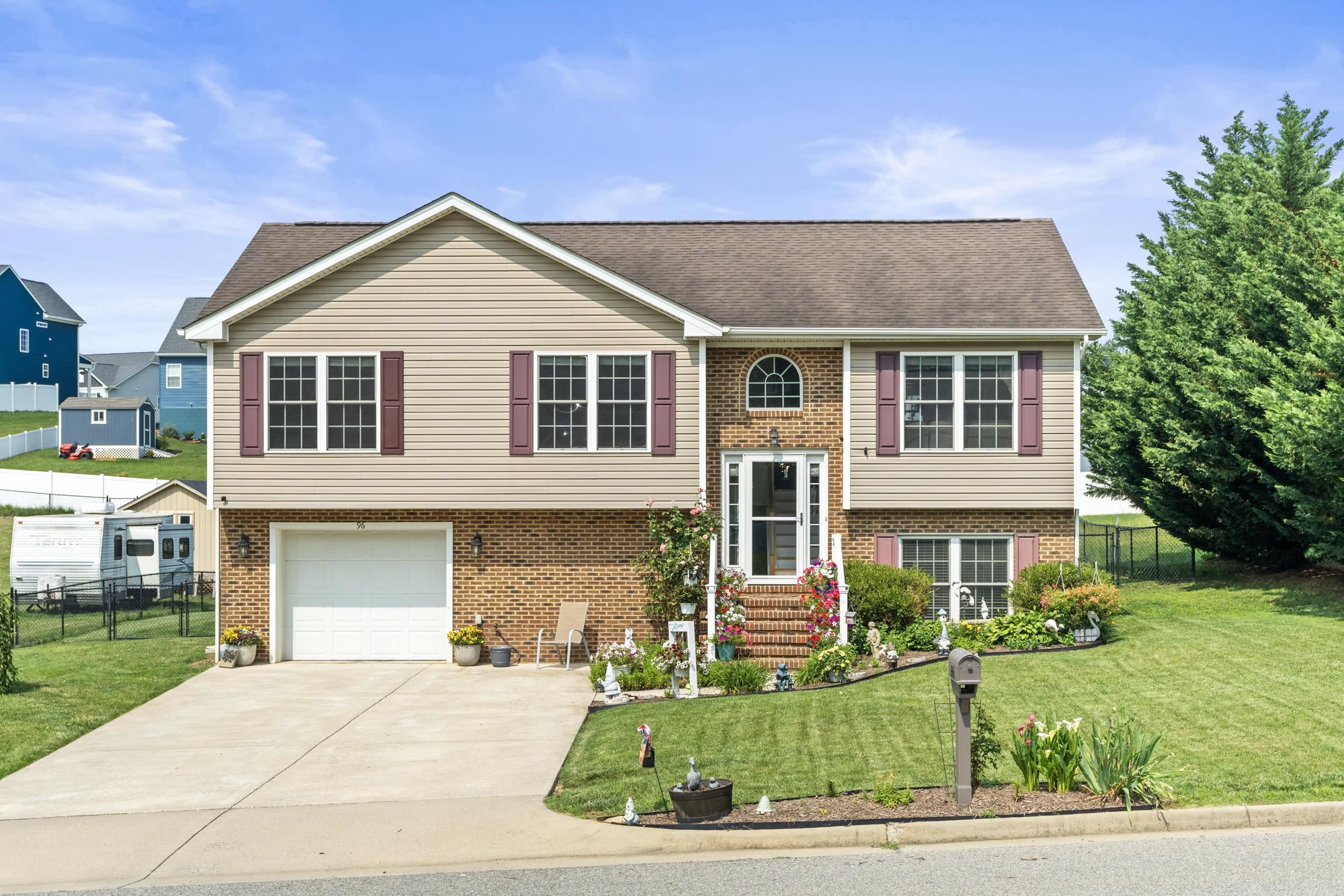 96 LOFTY CIR, STUARTS DRAFT, Virginia 24477, 4 Bedrooms Bedrooms, ,3 BathroomsBathrooms,Residential,96 LOFTY CIR,665749 MLS # 665749
