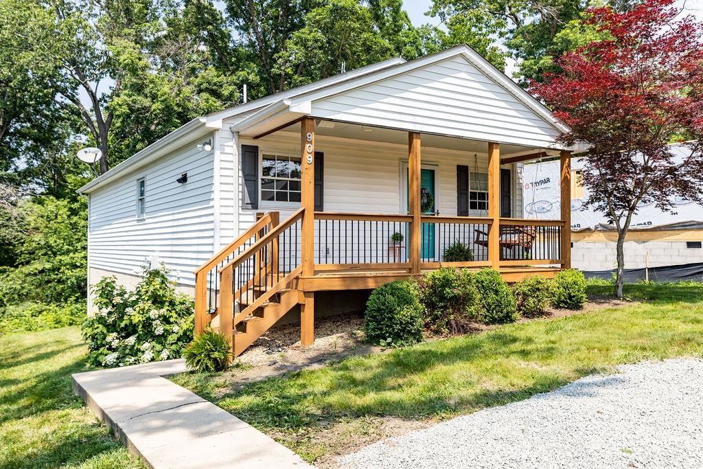 909 GARDNER ST, WAYNESBORO, Virginia 22980, 3 Bedrooms Bedrooms, ,1 BathroomBathrooms,Residential,909 GARDNER ST,665750 MLS # 665750