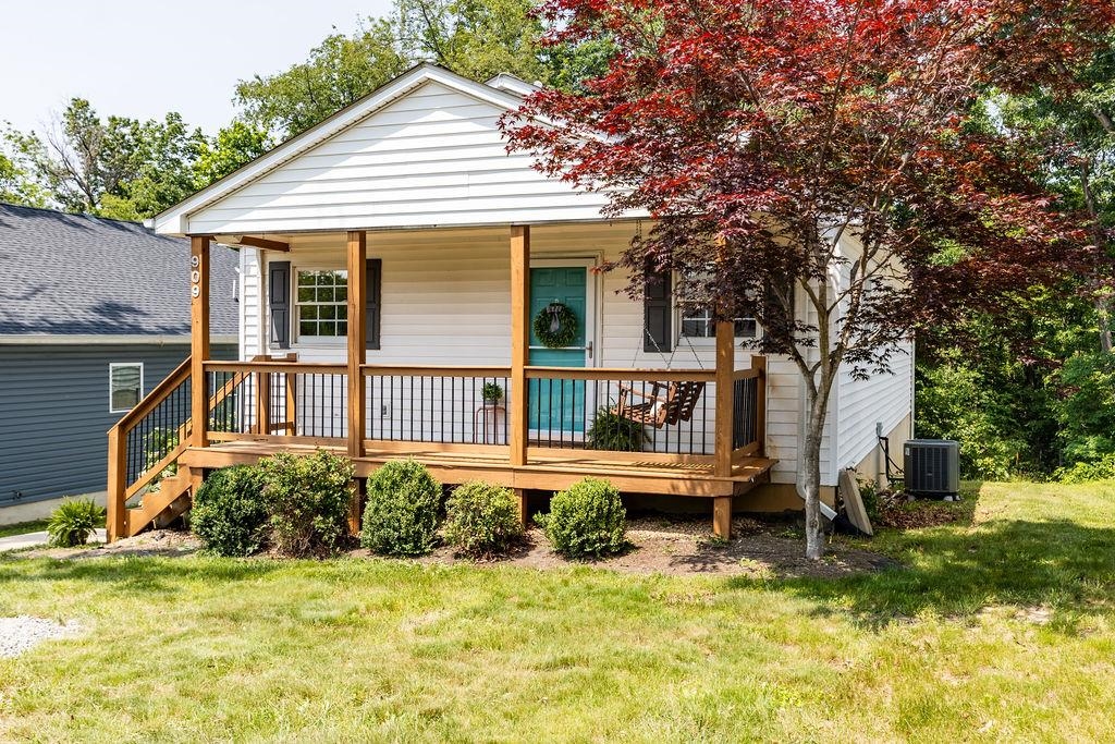 909 GARDNER ST, WAYNESBORO, Virginia 22980, 3 Bedrooms Bedrooms, ,1 BathroomBathrooms,Residential,909 GARDNER ST,665750 MLS # 665750