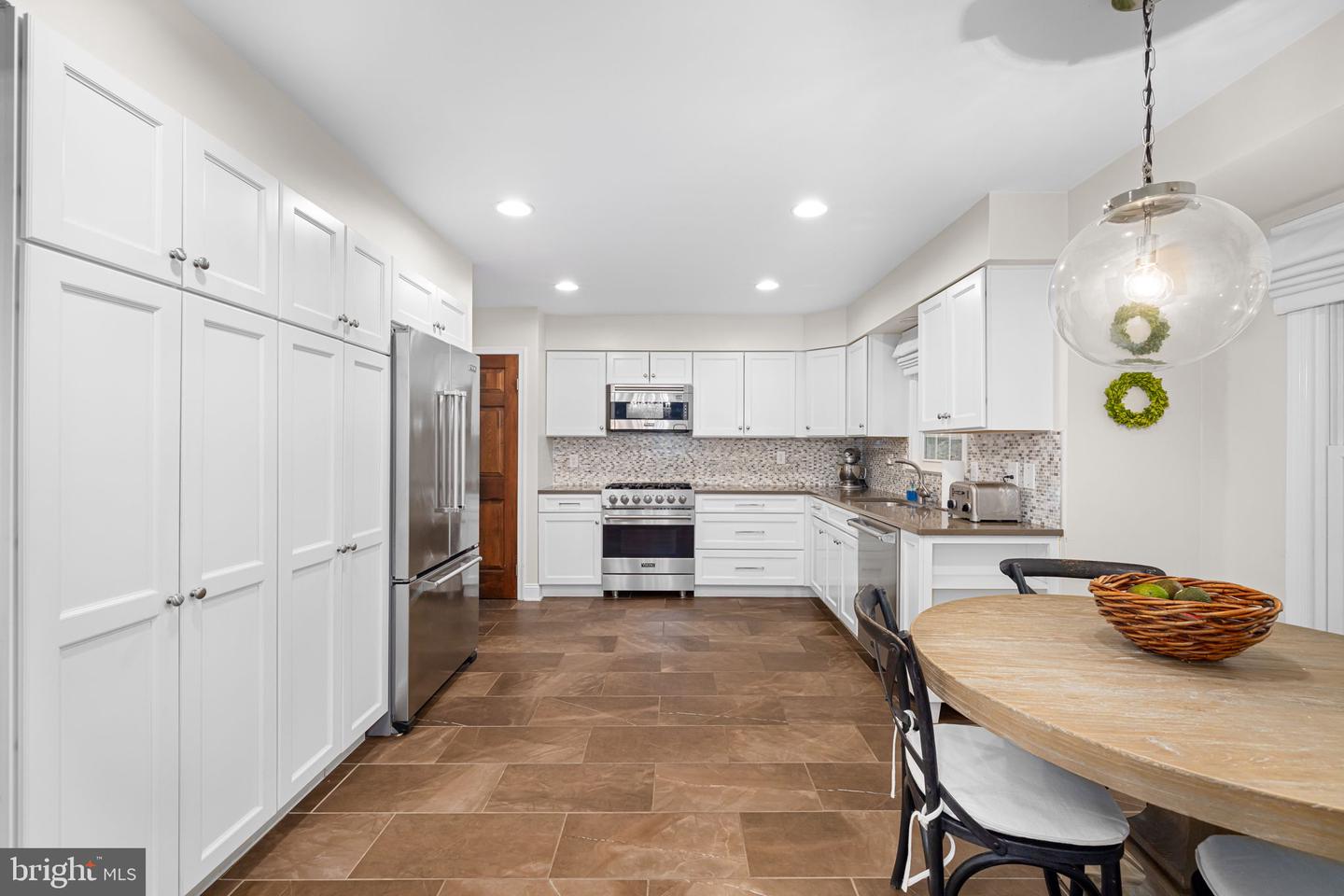 9206 NORTHEDGE DR, SPRINGFIELD, Virginia 22153, 3 Bedrooms Bedrooms, ,3 BathroomsBathrooms,Residential,For sale,9206 NORTHEDGE DR,VAFX2237628 MLS # VAFX2237628