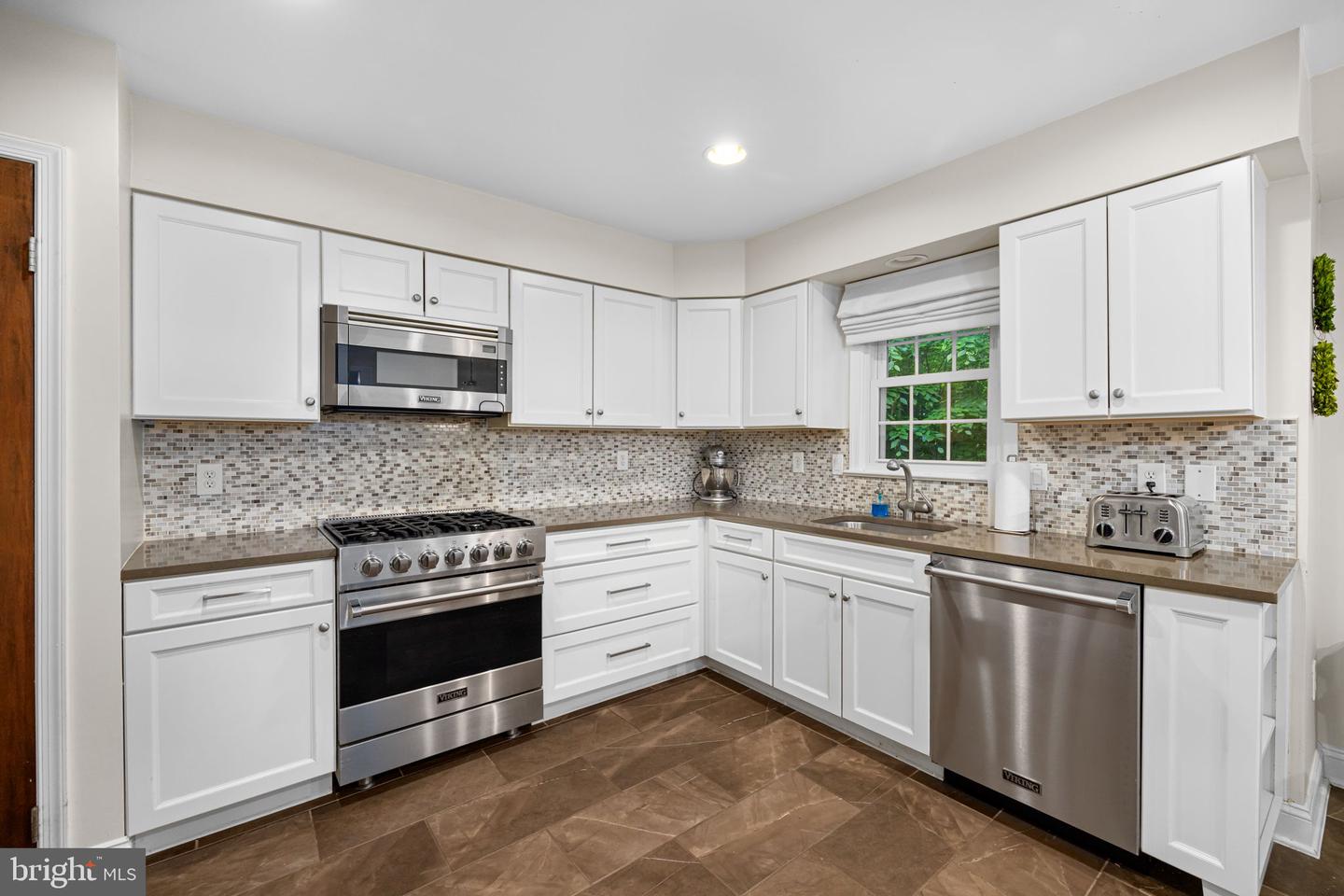 9206 NORTHEDGE DR, SPRINGFIELD, Virginia 22153, 3 Bedrooms Bedrooms, ,3 BathroomsBathrooms,Residential,For sale,9206 NORTHEDGE DR,VAFX2237628 MLS # VAFX2237628
