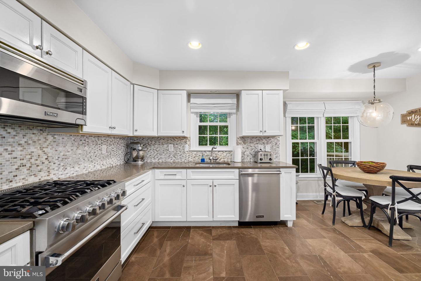 9206 NORTHEDGE DR, SPRINGFIELD, Virginia 22153, 3 Bedrooms Bedrooms, ,3 BathroomsBathrooms,Residential,For sale,9206 NORTHEDGE DR,VAFX2237628 MLS # VAFX2237628