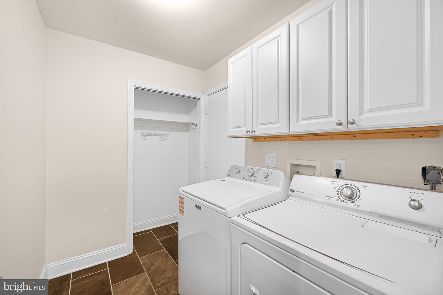9206 NORTHEDGE DR, SPRINGFIELD, Virginia 22153, 3 Bedrooms Bedrooms, ,3 BathroomsBathrooms,Residential,For sale,9206 NORTHEDGE DR,VAFX2237628 MLS # VAFX2237628