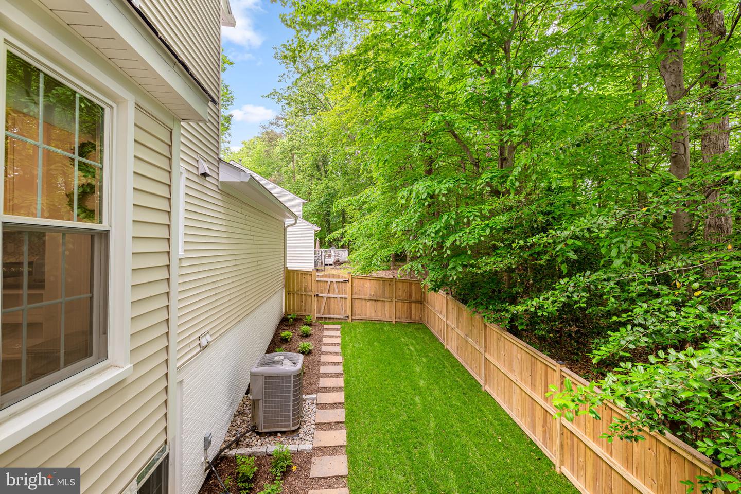 9206 NORTHEDGE DR, SPRINGFIELD, Virginia 22153, 3 Bedrooms Bedrooms, ,3 BathroomsBathrooms,Residential,For sale,9206 NORTHEDGE DR,VAFX2237628 MLS # VAFX2237628