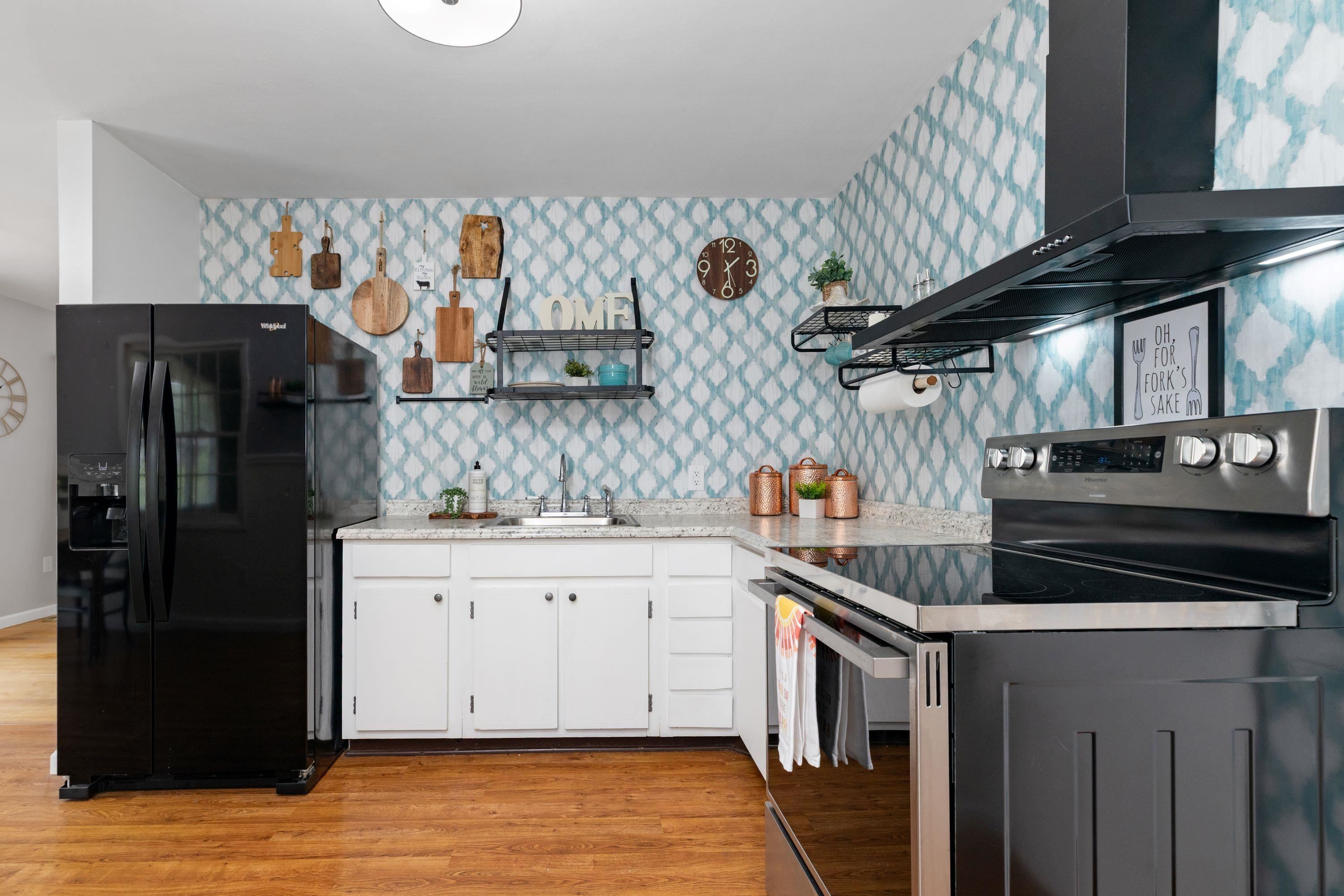 208 THOMAS ST, STAUNTON, Virginia 24401, 3 Bedrooms Bedrooms, ,1 BathroomBathrooms,Residential,208 THOMAS ST,665752 MLS # 665752