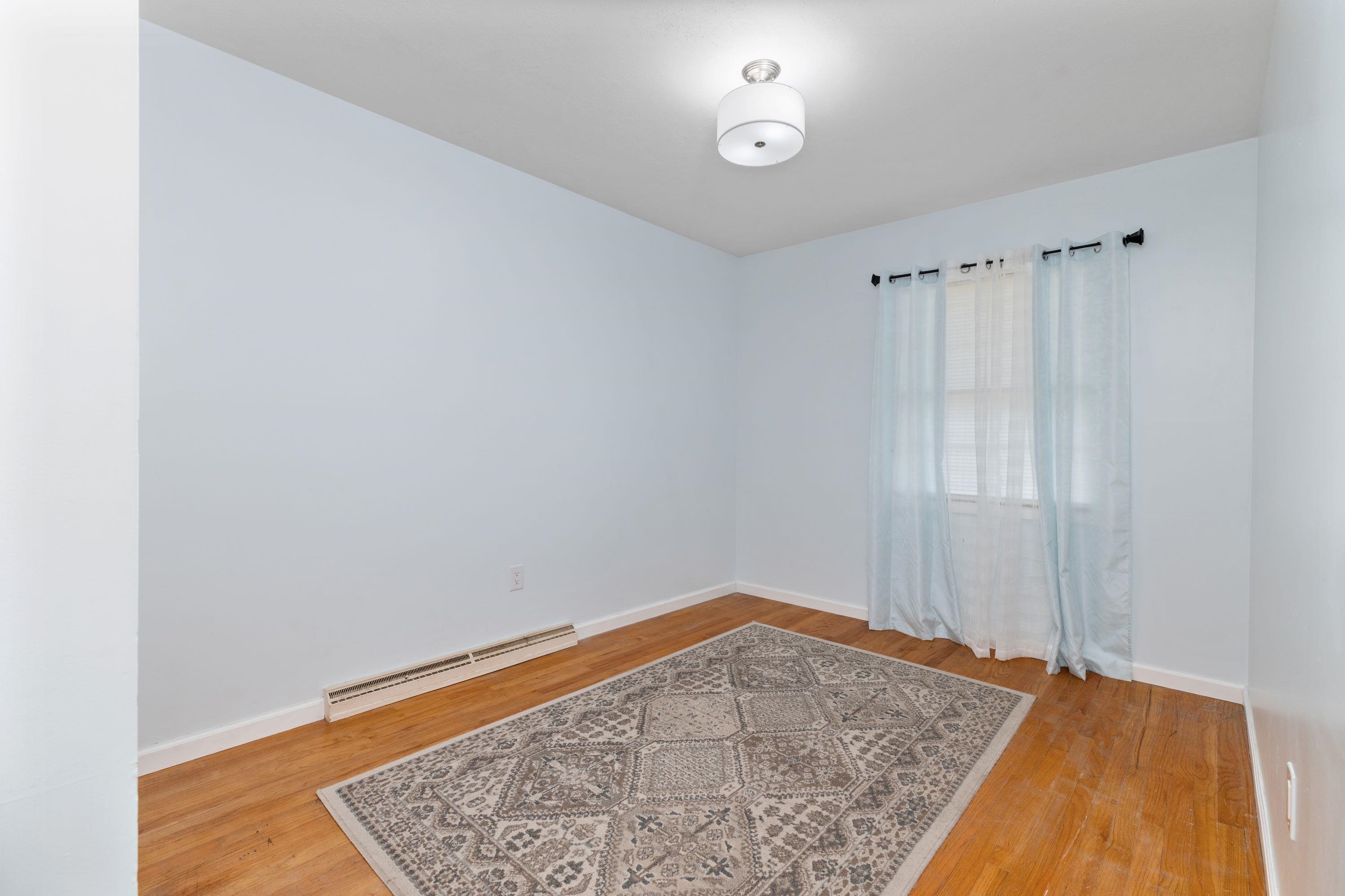 208 THOMAS ST, STAUNTON, Virginia 24401, 3 Bedrooms Bedrooms, ,1 BathroomBathrooms,Residential,208 THOMAS ST,665752 MLS # 665752