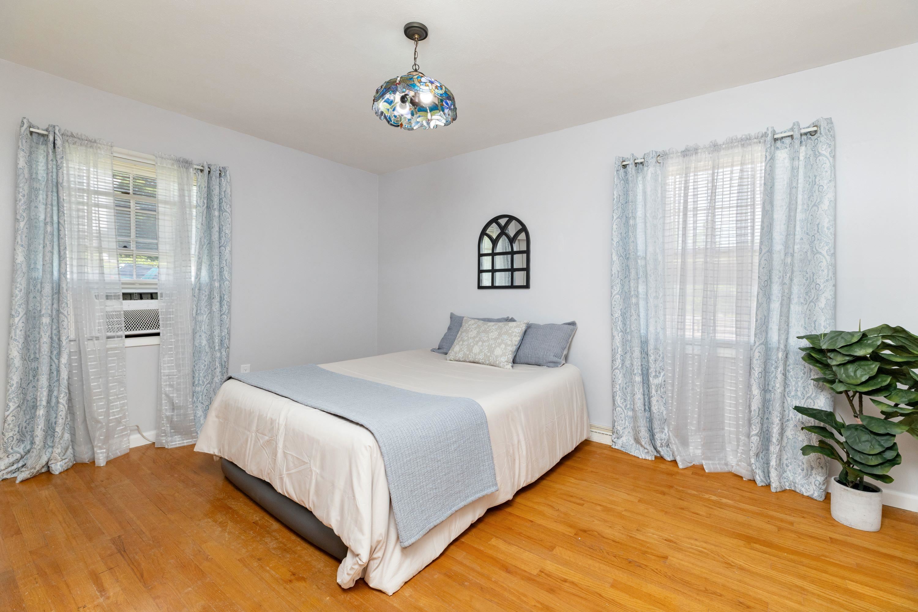 208 THOMAS ST, STAUNTON, Virginia 24401, 3 Bedrooms Bedrooms, ,1 BathroomBathrooms,Residential,208 THOMAS ST,665752 MLS # 665752