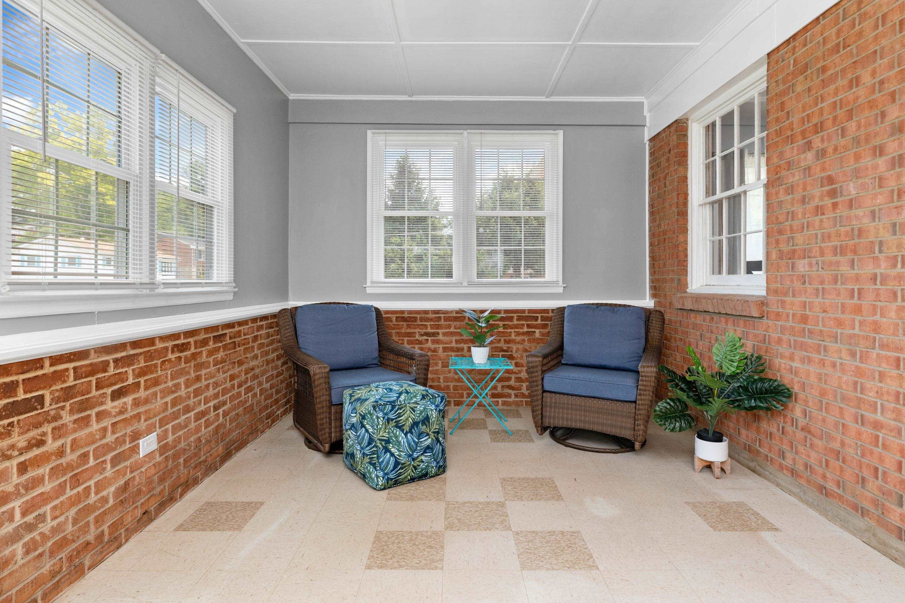 208 THOMAS ST, STAUNTON, Virginia 24401, 3 Bedrooms Bedrooms, ,1 BathroomBathrooms,Residential,208 THOMAS ST,665752 MLS # 665752
