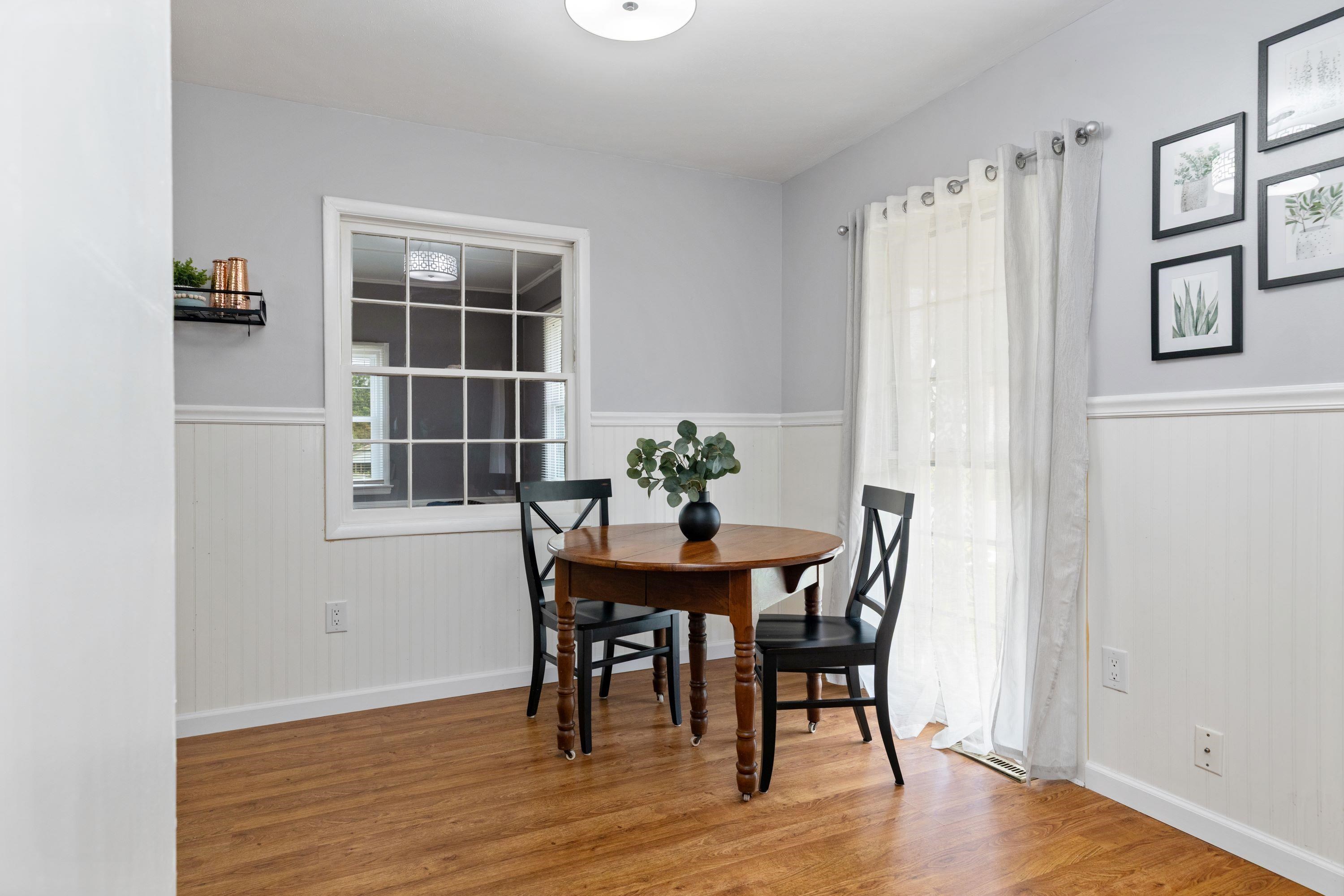 208 THOMAS ST, STAUNTON, Virginia 24401, 3 Bedrooms Bedrooms, ,1 BathroomBathrooms,Residential,208 THOMAS ST,665752 MLS # 665752
