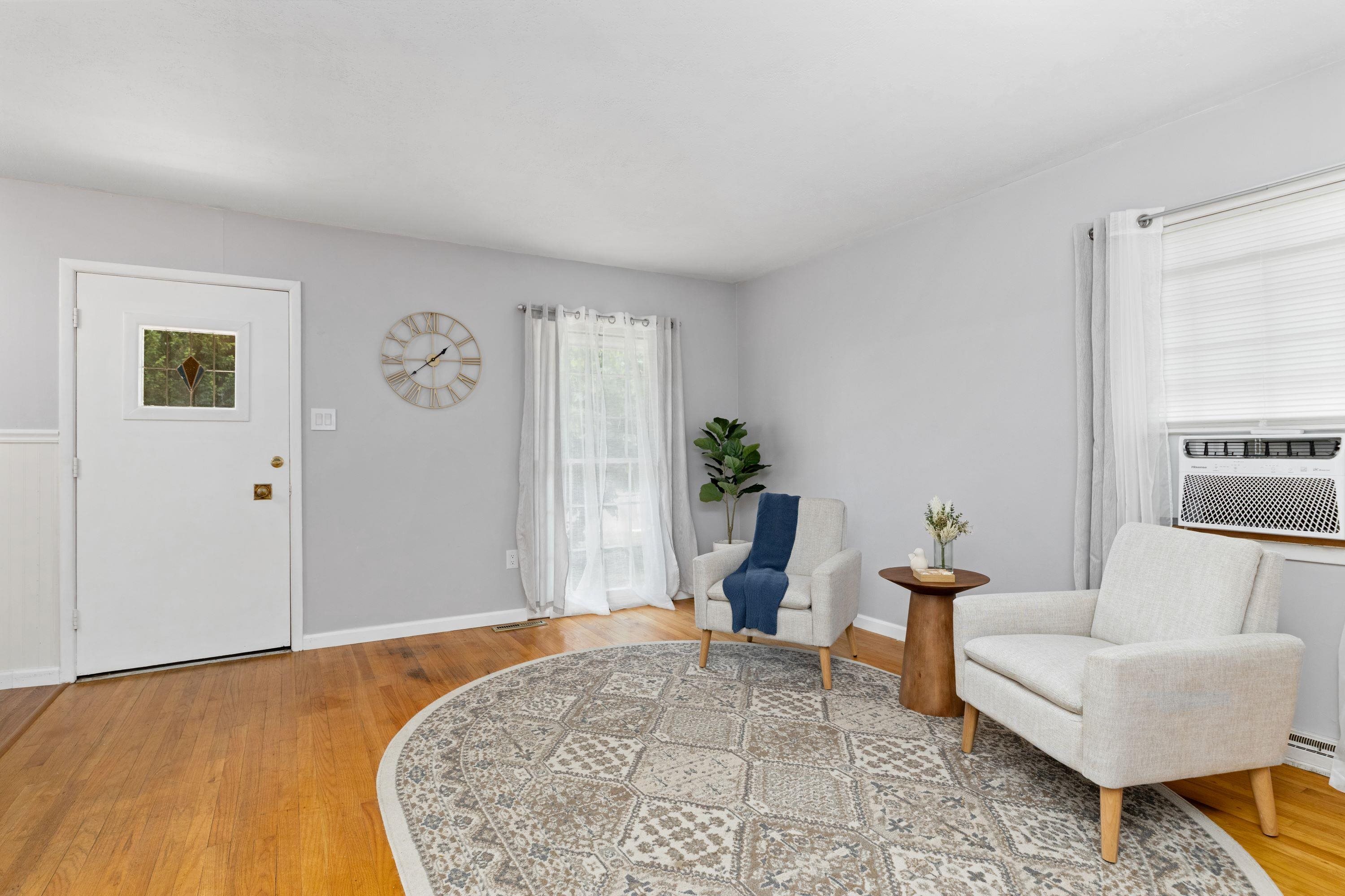 208 THOMAS ST, STAUNTON, Virginia 24401, 3 Bedrooms Bedrooms, ,1 BathroomBathrooms,Residential,208 THOMAS ST,665752 MLS # 665752