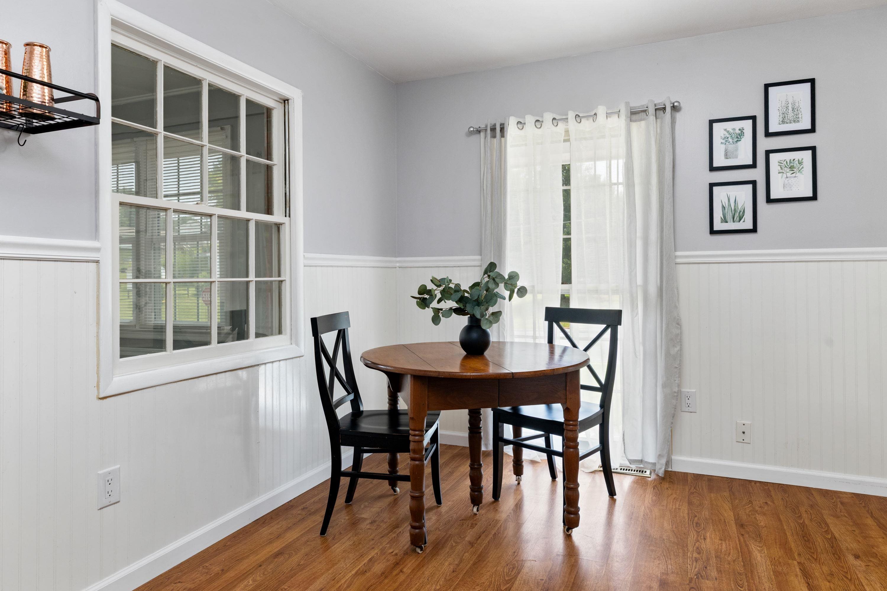 208 THOMAS ST, STAUNTON, Virginia 24401, 3 Bedrooms Bedrooms, ,1 BathroomBathrooms,Residential,208 THOMAS ST,665752 MLS # 665752
