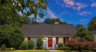 1703 FRANKLIN, FREDERICKSBURG, Virginia 22401, 4 Bedrooms Bedrooms, ,2 BathroomsBathrooms,Residential,For sale,1703 FRANKLIN,VAFB2008124 MLS # VAFB2008124