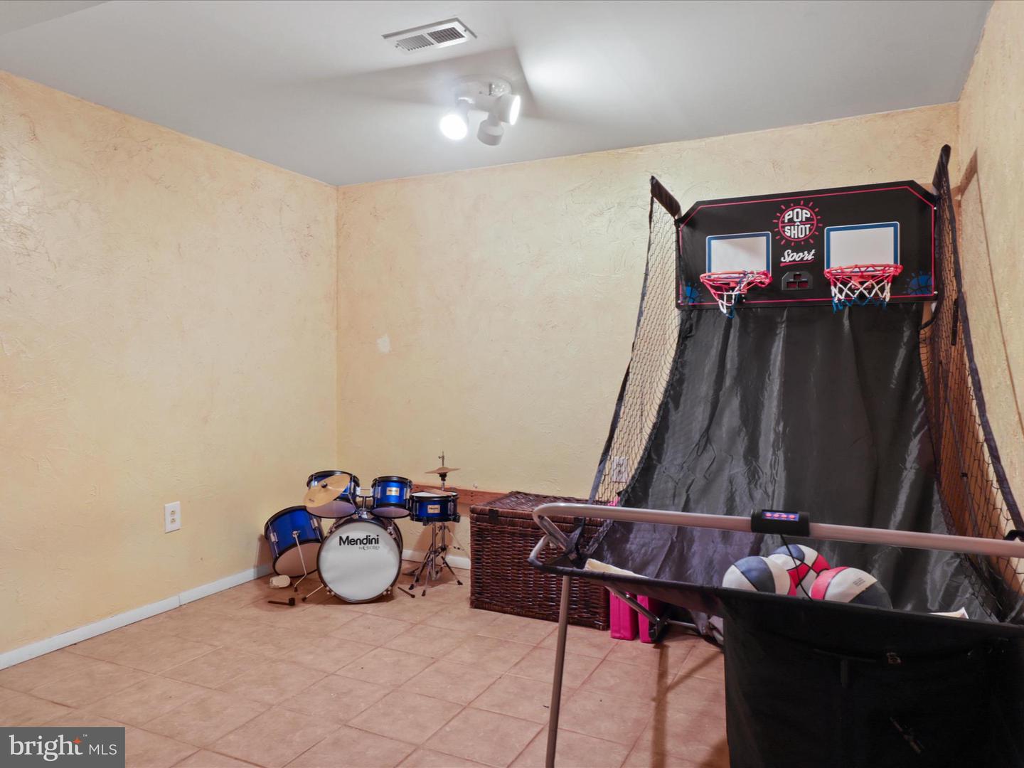 6213 OAKLAND DR, WOODBRIDGE, Virginia 22193, 4 Bedrooms Bedrooms, ,3 BathroomsBathrooms,Residential,For sale,6213 OAKLAND DR,VAPW2094256 MLS # VAPW2094256