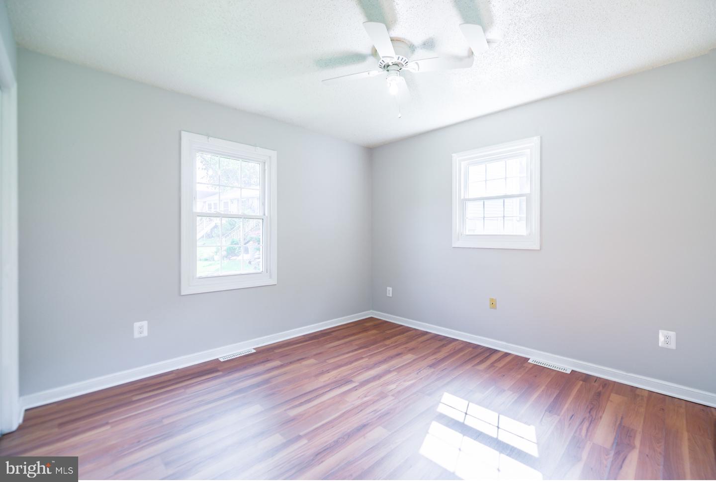 125 OAK VIEW DR SE, LEESBURG, Virginia 20175, 4 Bedrooms Bedrooms, ,2 BathroomsBathrooms,Residential,For sale,125 OAK VIEW DR SE,VALO2095906 MLS # VALO2095906
