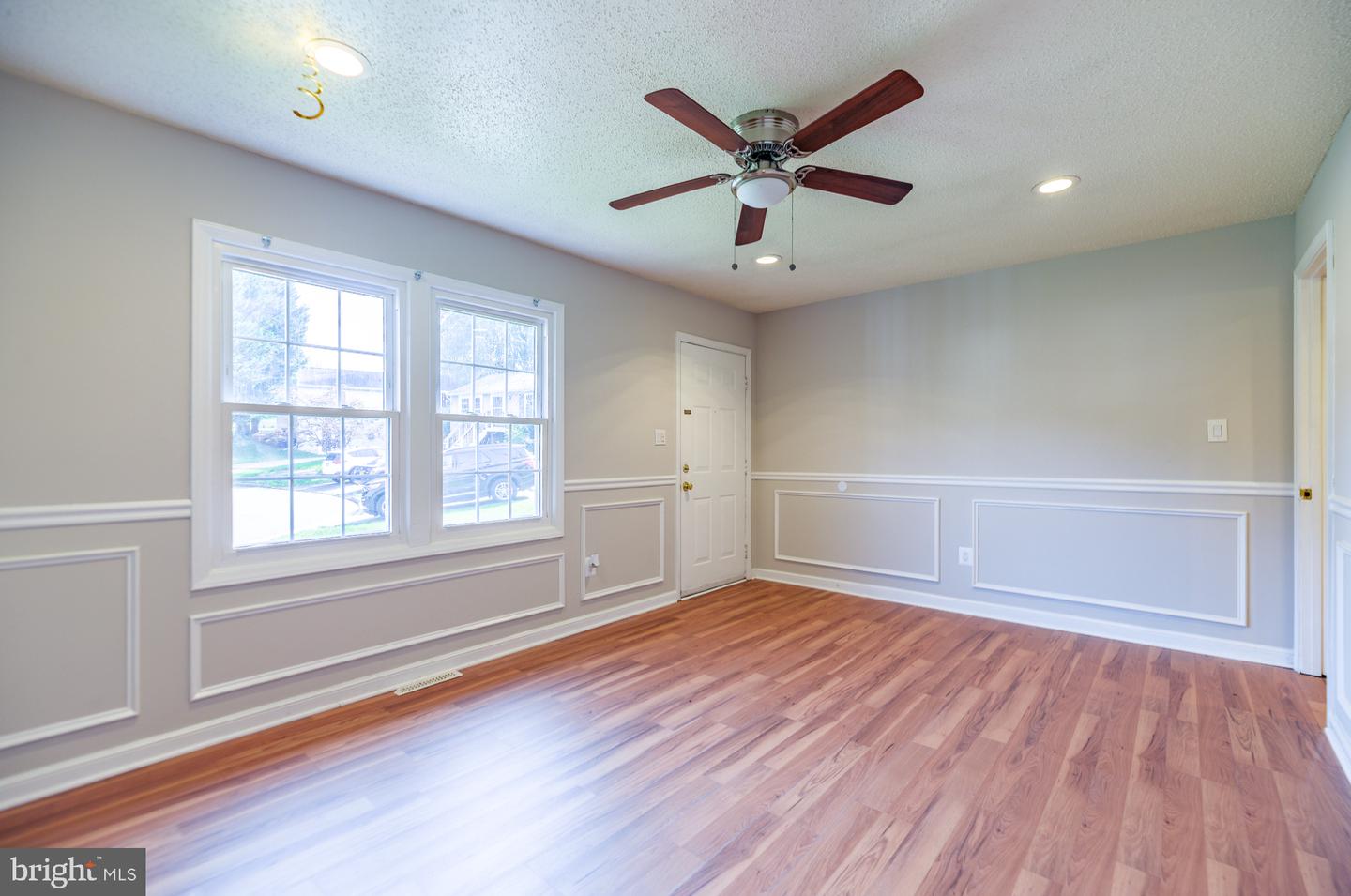 125 OAK VIEW DR SE, LEESBURG, Virginia 20175, 4 Bedrooms Bedrooms, ,2 BathroomsBathrooms,Residential,For sale,125 OAK VIEW DR SE,VALO2095906 MLS # VALO2095906